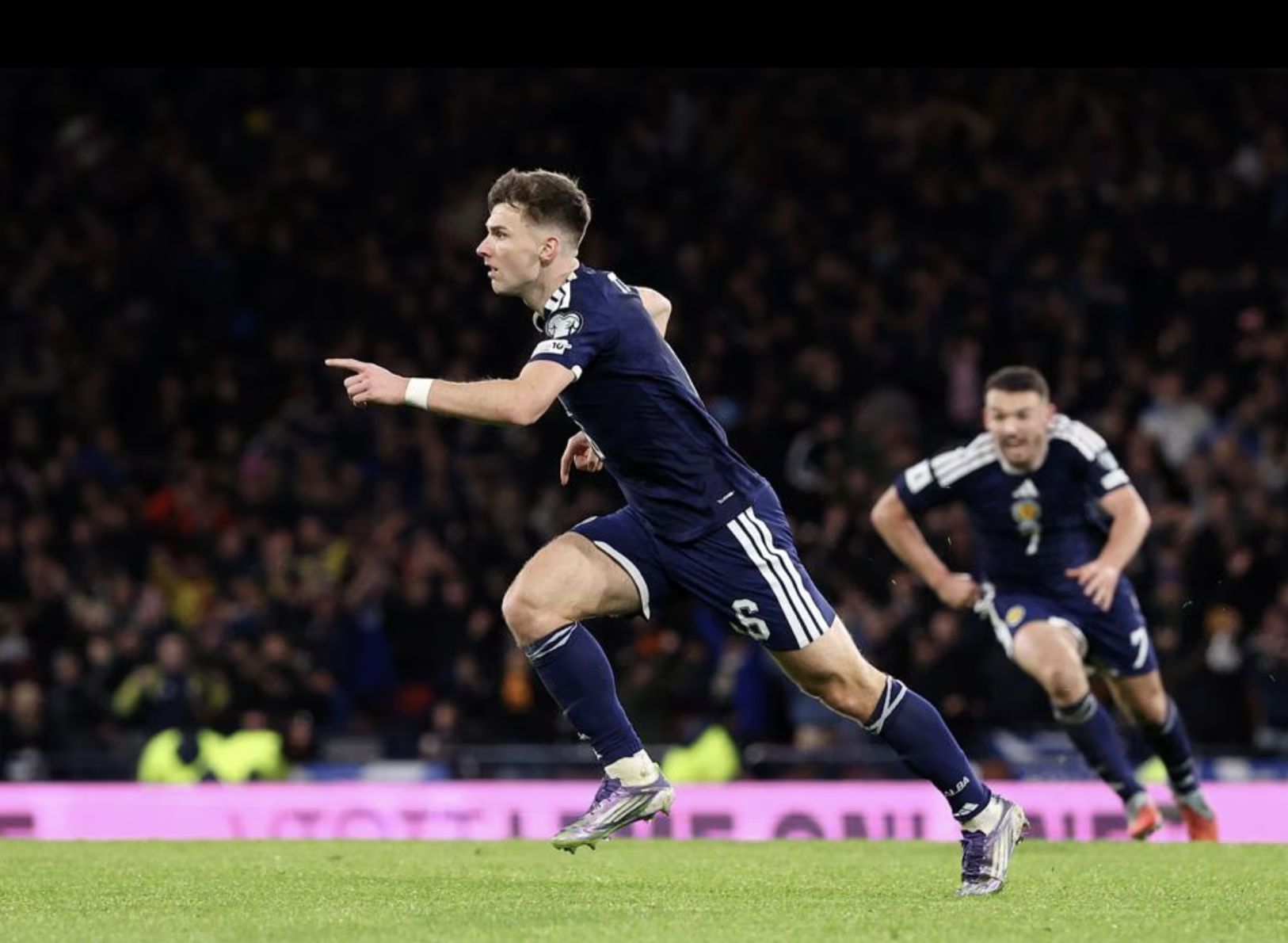 Thắng nghẹt thở Đan Mạch, "ngựa ô" Scotland góp mặt World Cup sau 28 năm - Ảnh 7.