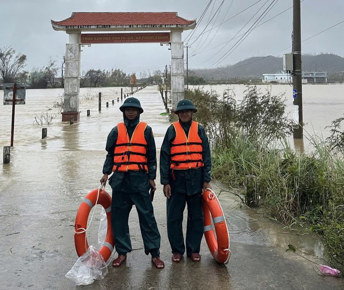 Mưa lũ chia cắt nhiều khu vực ở Gia Lai, h&agrave;ng trăm hộ d&acirc;n bị c&ocirc; lập - Ảnh 3.
