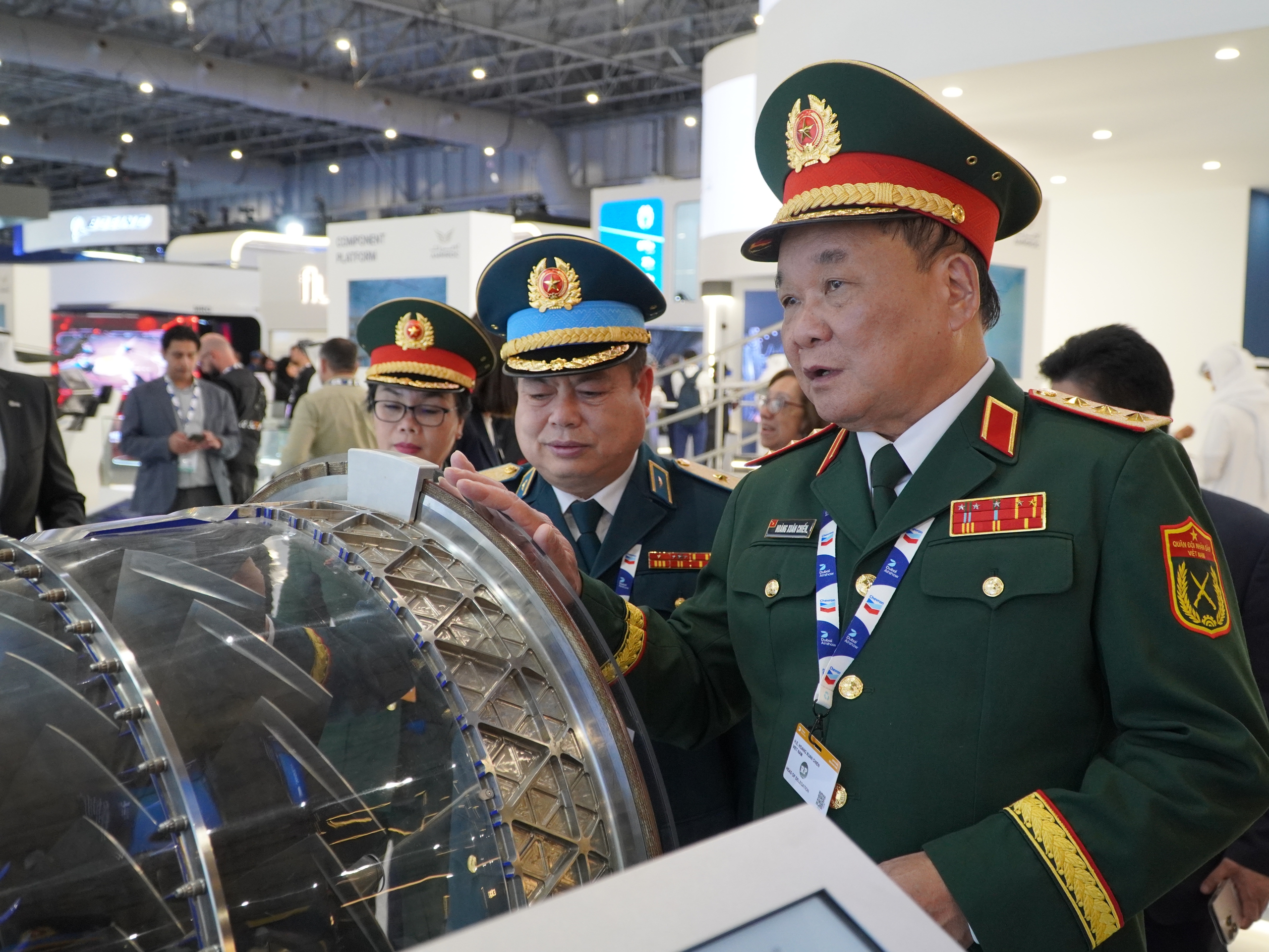 Bộ Quốc phòng Việt Nam thúc đẩy hợp tác quốc phòng tại Dubai Airshow 2025 - Ảnh 6.