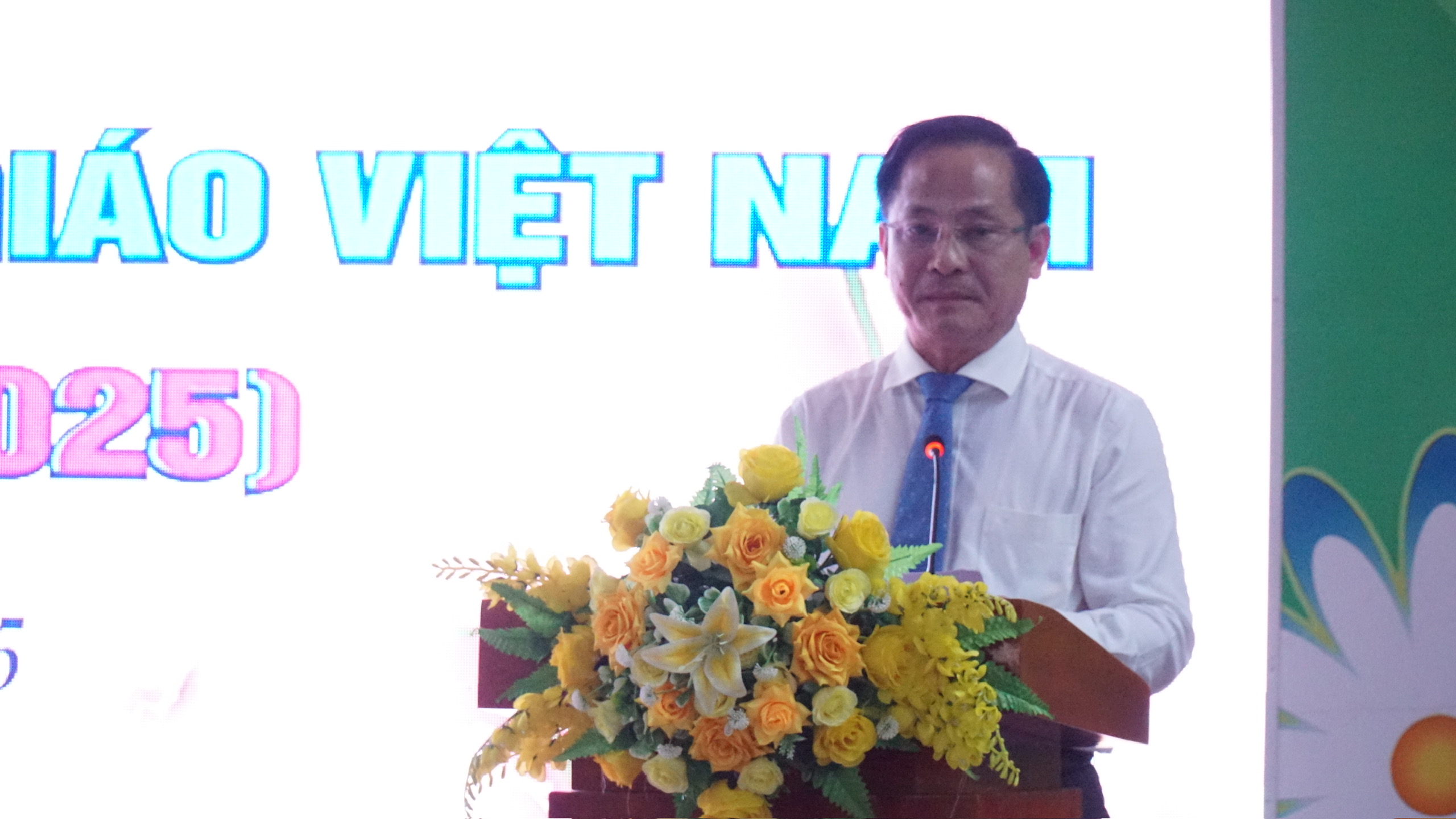 Nhiều địa phương tri &acirc;n đội ngũ nh&agrave; gi&aacute;o nh&acirc;n kỉ niệm 43 năm Ng&agrave;y Nh&agrave; gi&aacute;o Việt Nam - Ảnh 1.