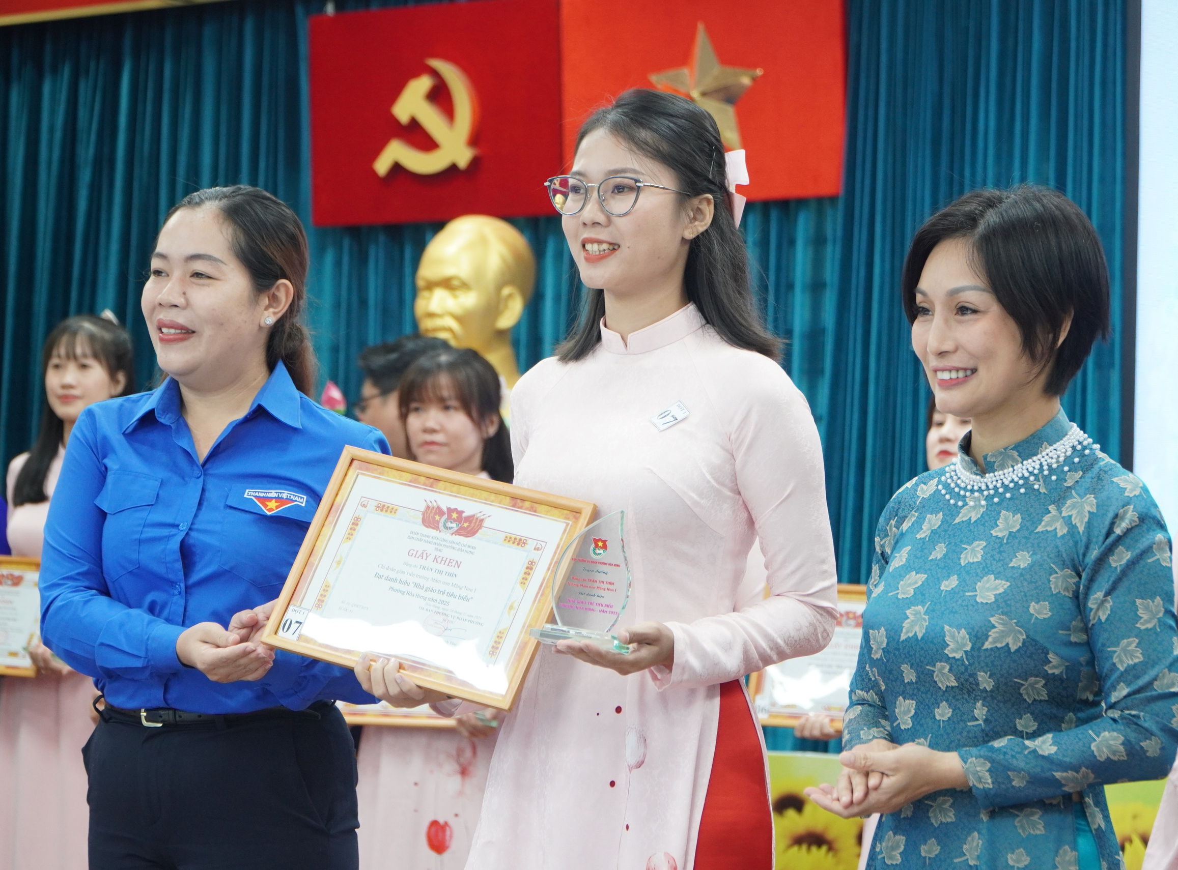 Ấm &aacute;p lễ kỷ niệm ng&agrave;y Nh&agrave; gi&aacute;o tại qu&ecirc; hương của "cụ tổ ng&agrave;nh gi&aacute;o dục Nam Kỳ" - Ảnh 5.