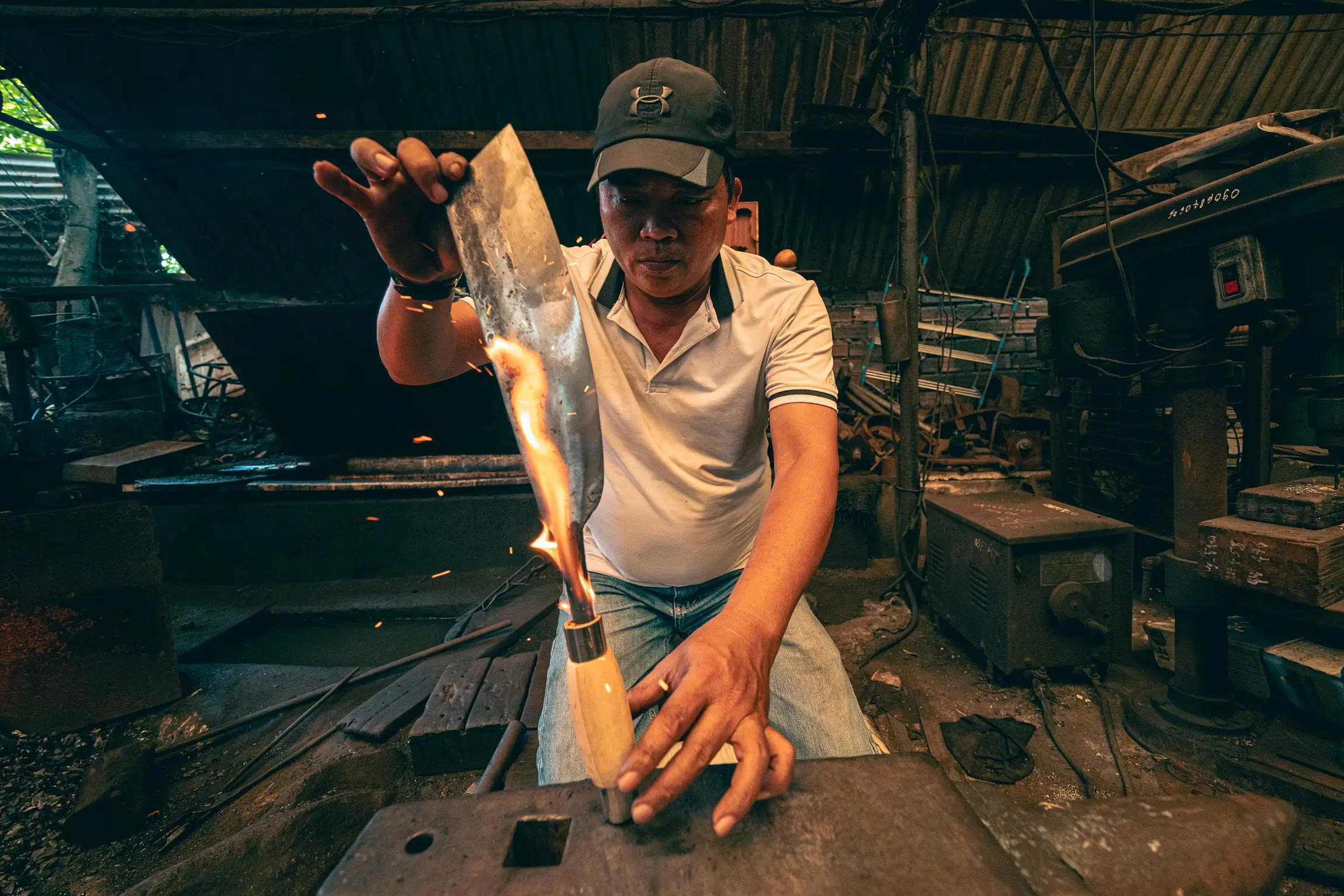 Gần một thế kỷ giữ lửa l&ograve; r&egrave;n - Ảnh 3.