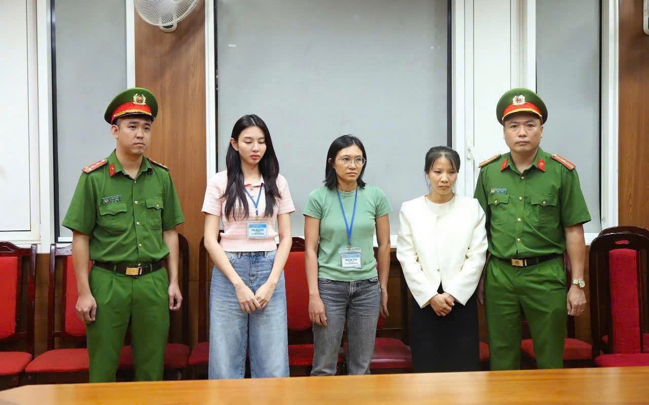 Hoa hậu Nguyễn Thúc Thùy Tiên, Quang Linh Vlogs, Hằng Du Mục hầu toà sáng nay