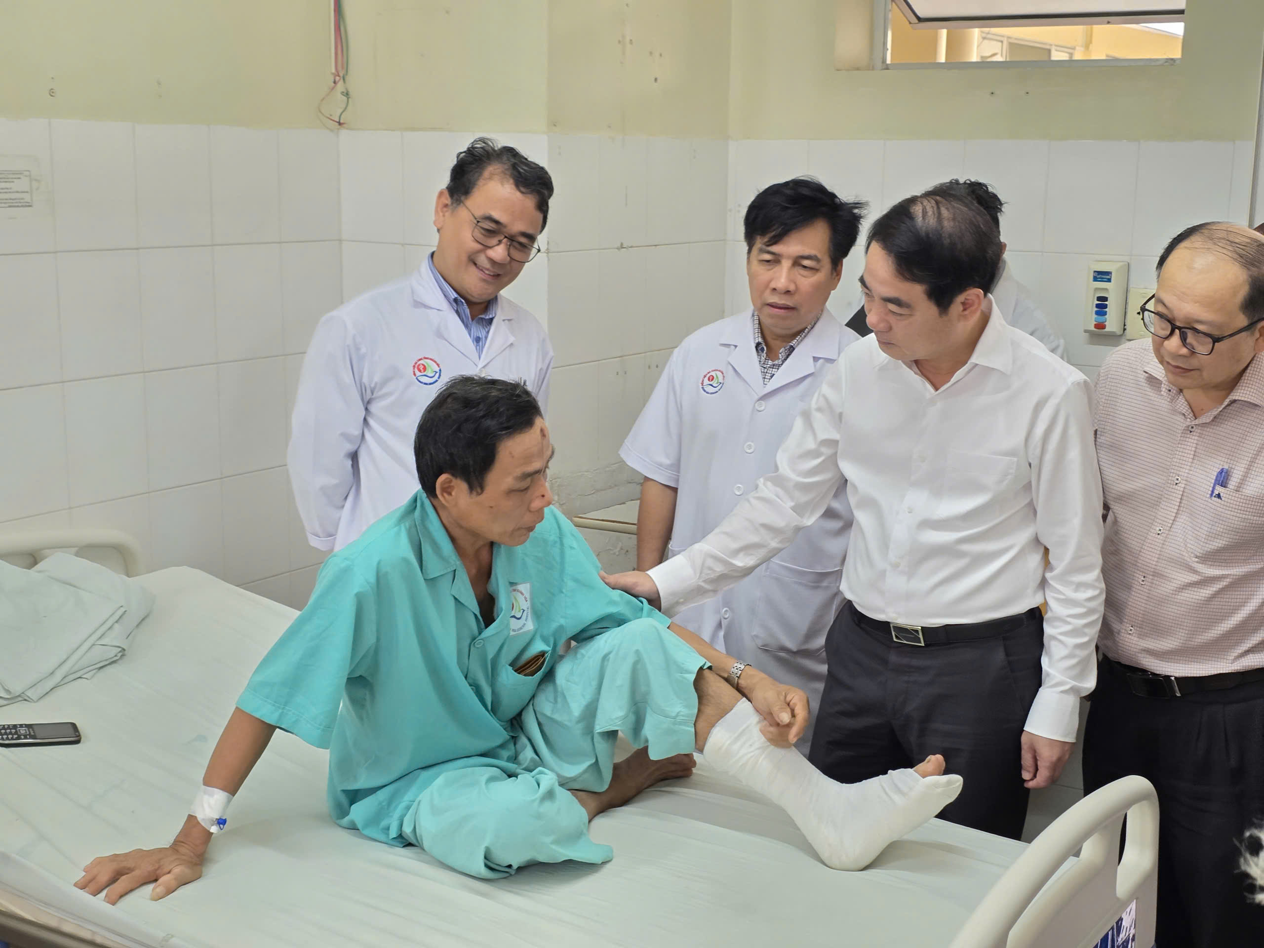 Kh&aacute;nh H&ograve;a: Sẽ tiếp tục c&oacute; mưa to, Nha Trang vẫn ngập, 2 người c&ograve;n mất t&iacute;ch - Ảnh 8.