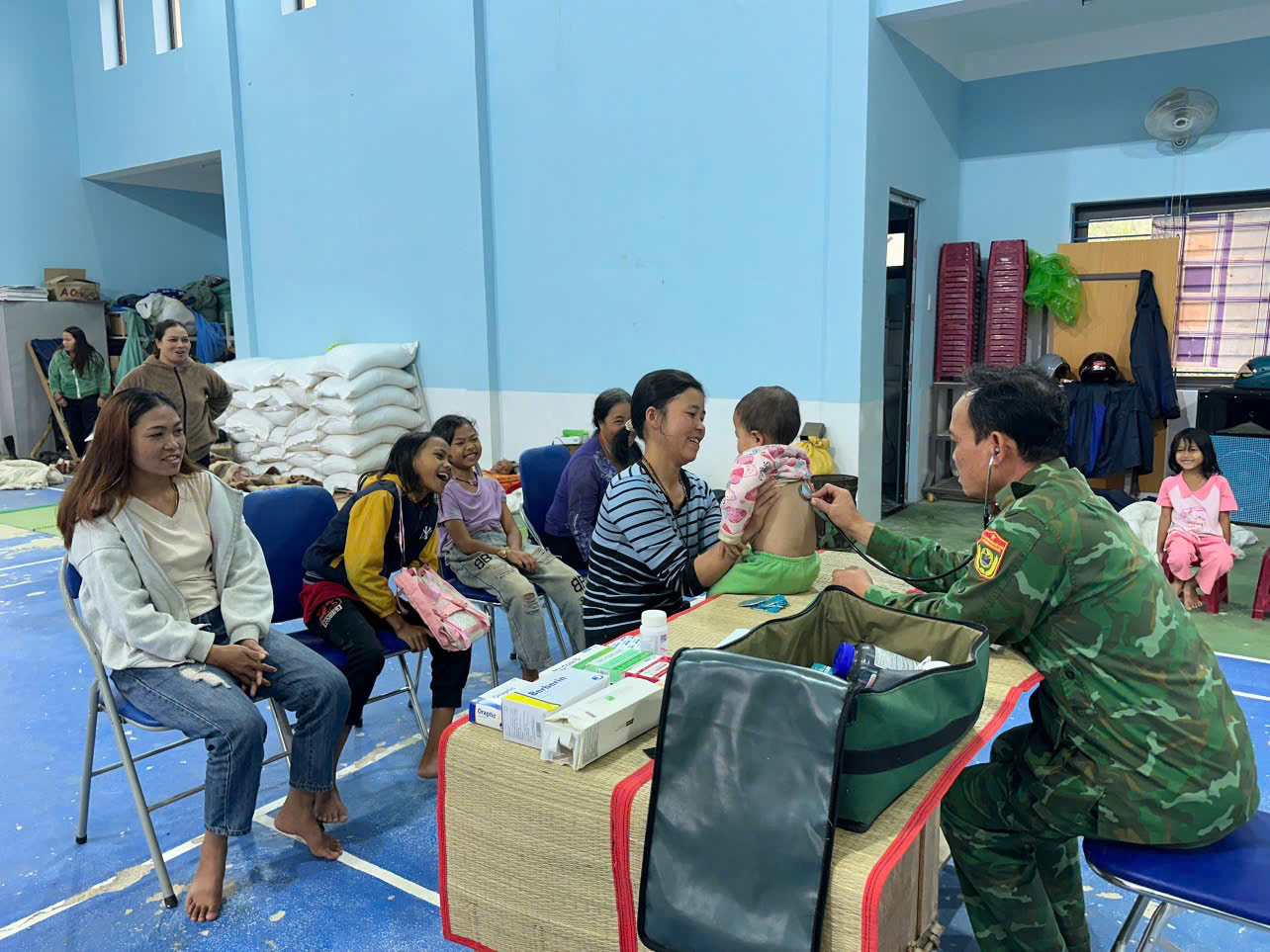 Bếp ăn 0 đồng hỗ trợ người dân vùng sạt lở Hùng Sơn trong mùa mưa lũ - Ảnh 7.