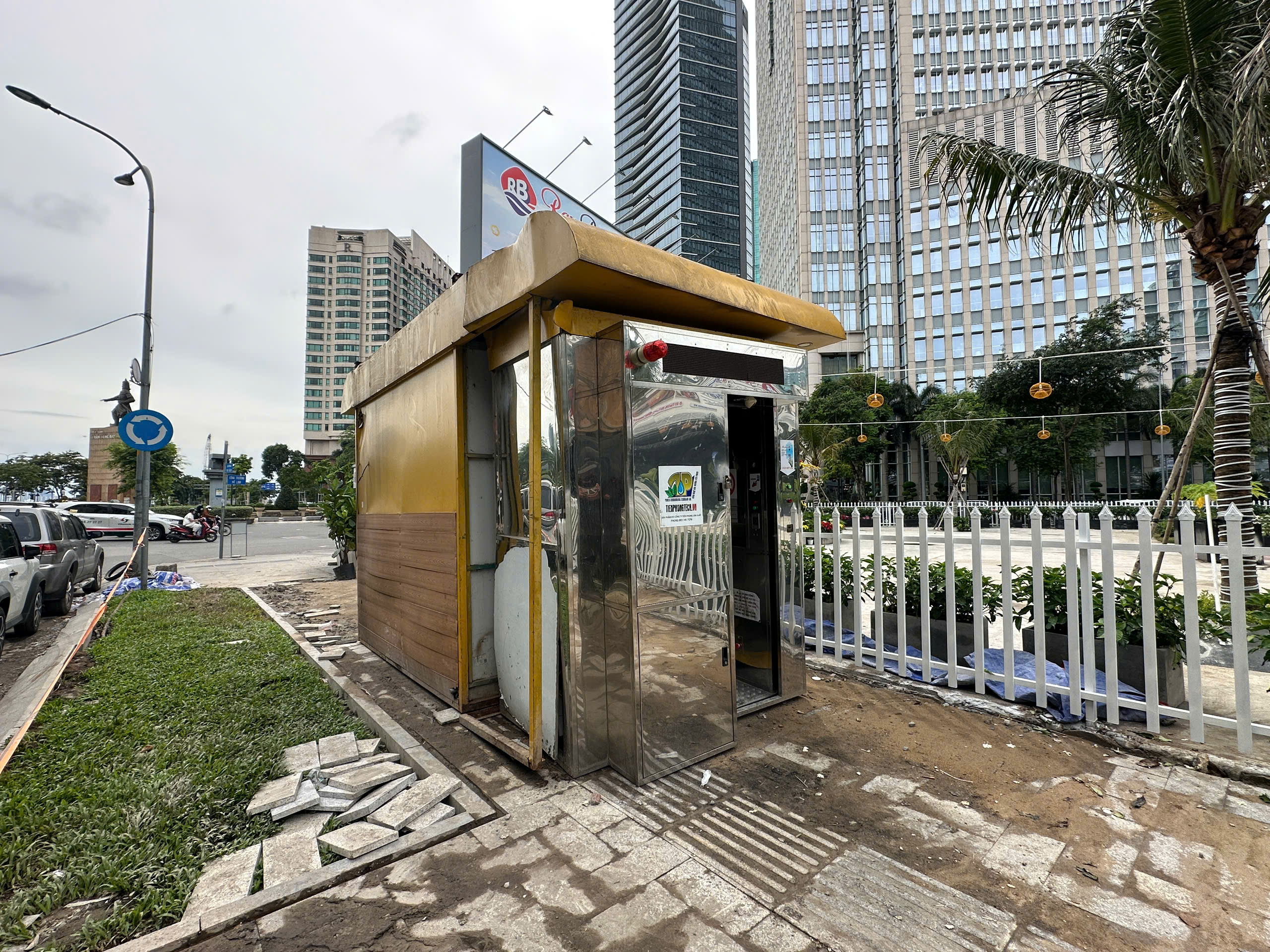 X&aacute;c minh th&ocirc;ng tin một nh&agrave; vệ sinh c&ocirc;ng cộng bị mất ở trung t&acirc;m TP HCM - Ảnh 1.