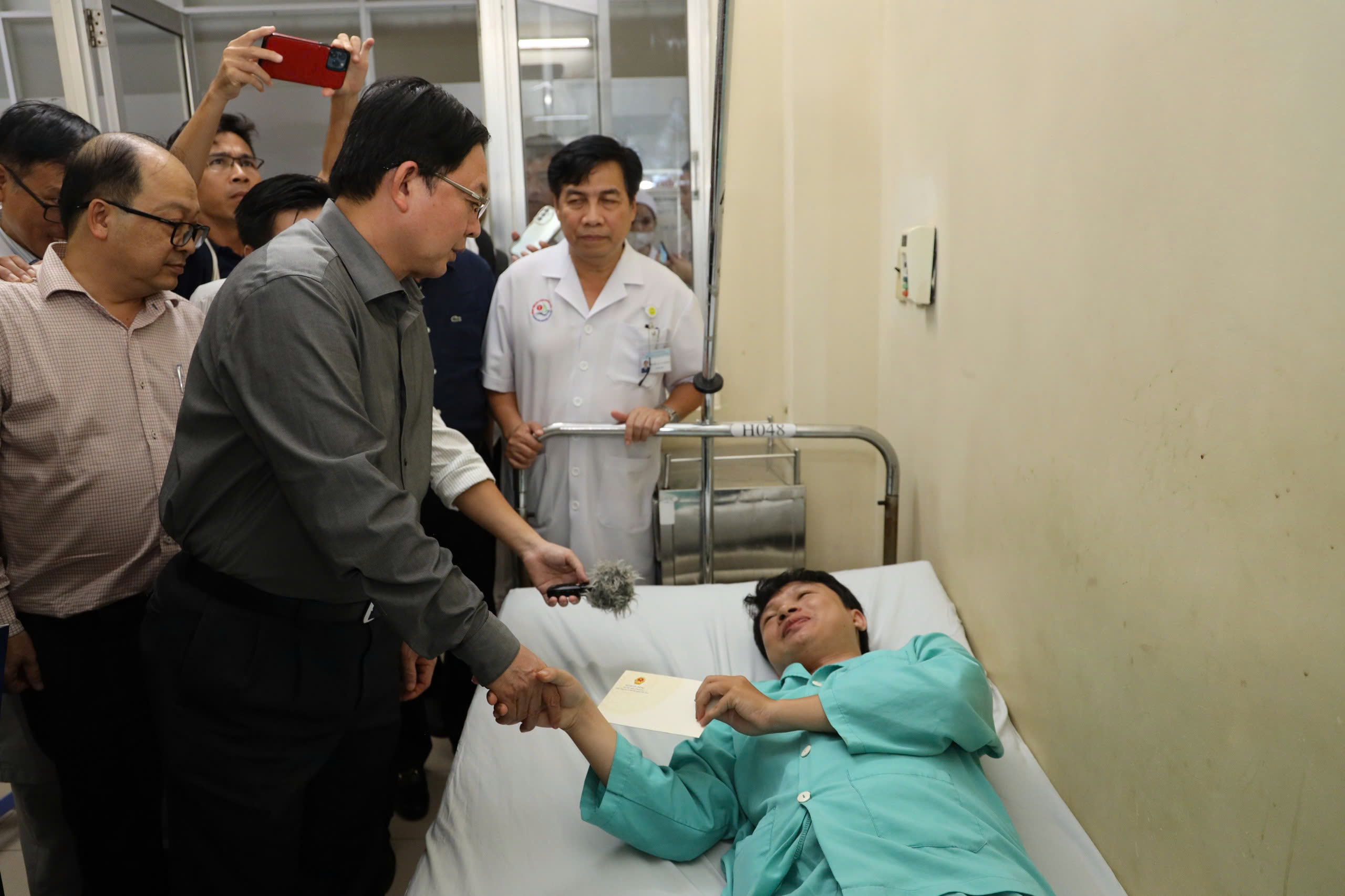 Phó Thủ tướng Hồ Quốc Dũng: Nỗ lực thông tuyến tạm đèo Khánh Lê trong 48 giờ tới - Ảnh 5.