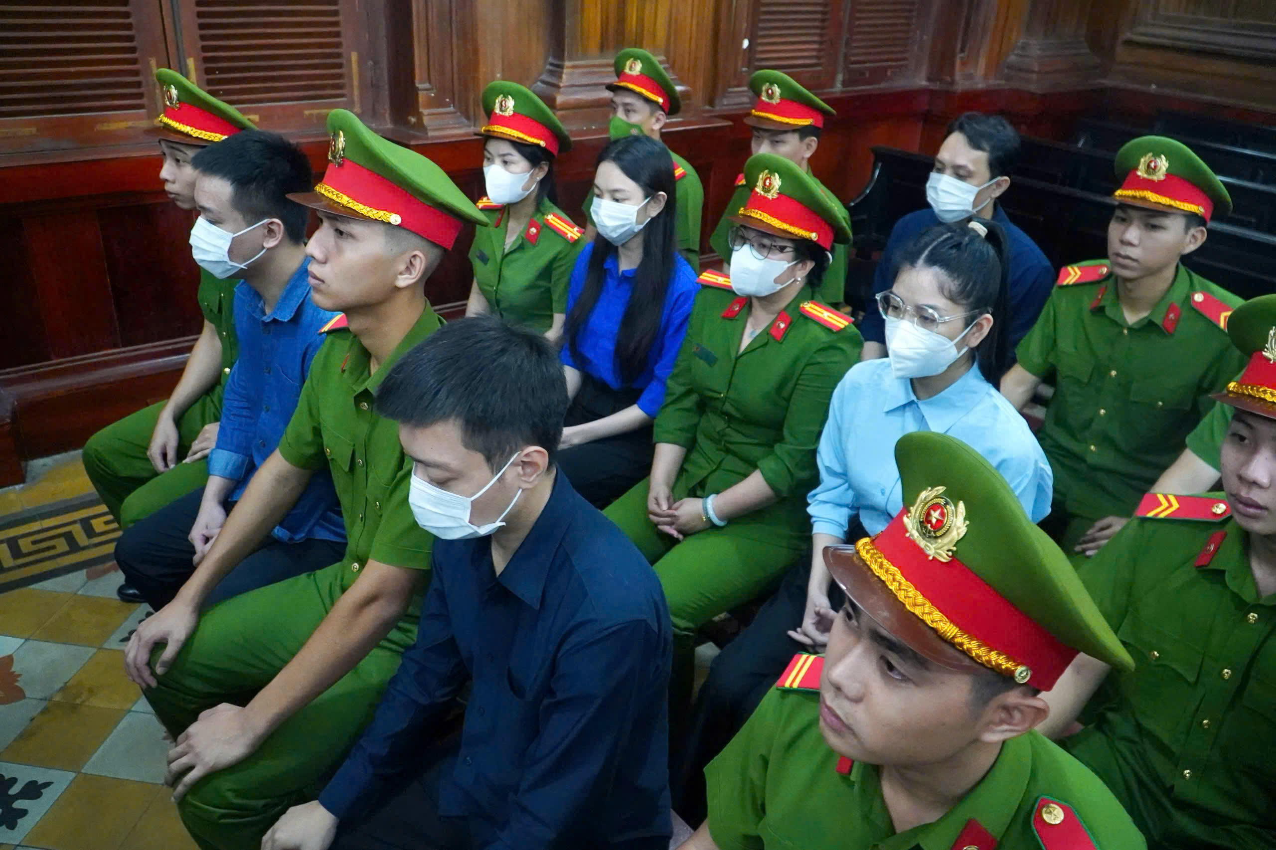 Th&ugrave;y Ti&ecirc;n, Quang Linh, Hằng Du Mục phải trả gi&aacute; đắt - Ảnh 1.