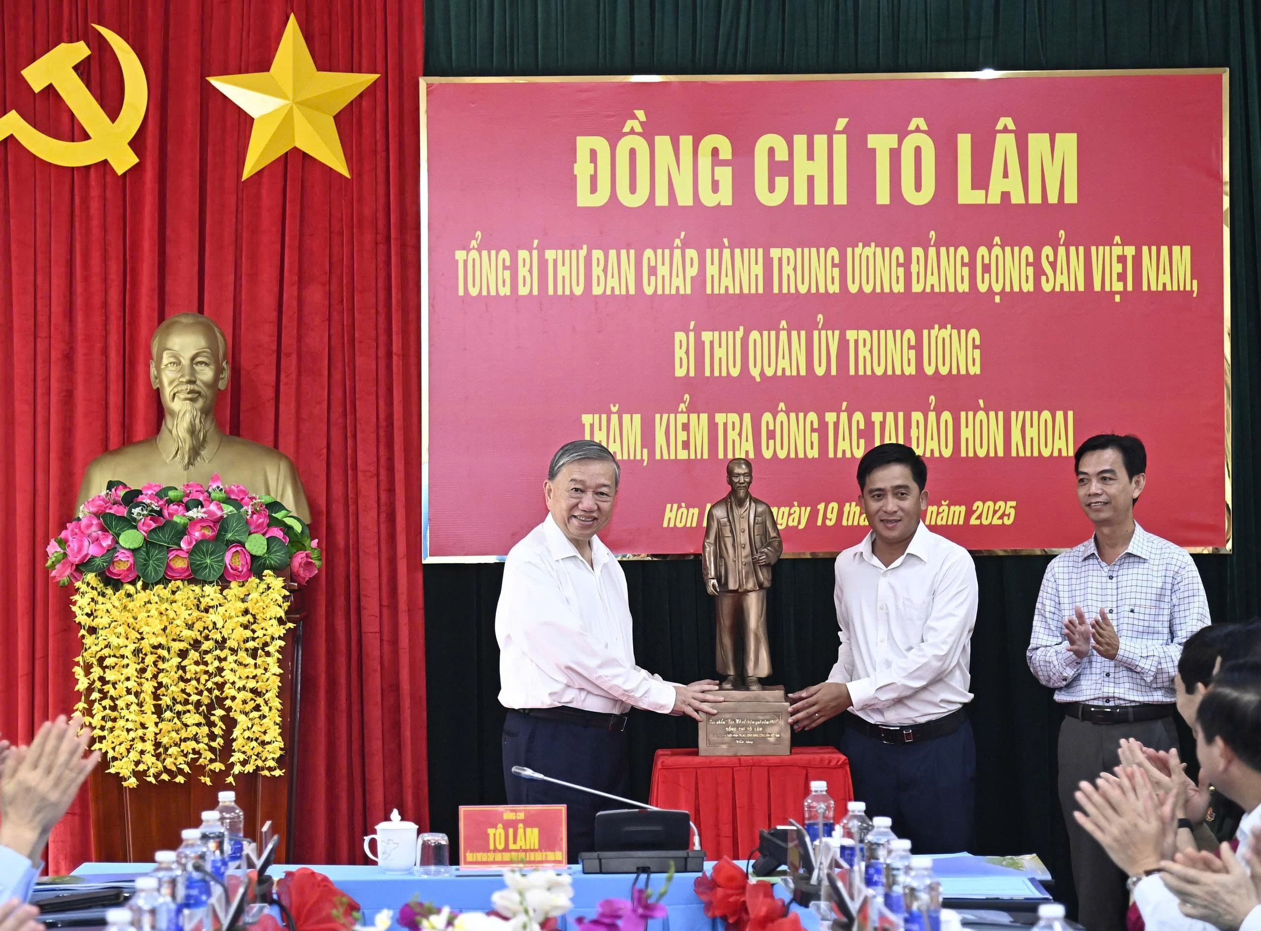 Cà Mau phát triển về kinh tế, vững về quốc phòng - Ảnh 1.