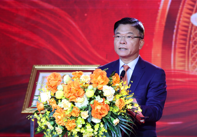 Trường ĐH Khoa học X&atilde; hội v&agrave; Nh&acirc;n văn nhận Hu&acirc;n chương Lao động hạng nhất - Ảnh 1.