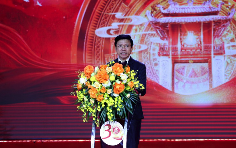 Trường ĐH Khoa học X&atilde; hội v&agrave; Nh&acirc;n văn nhận Hu&acirc;n chương Lao động hạng nhất - Ảnh 4.