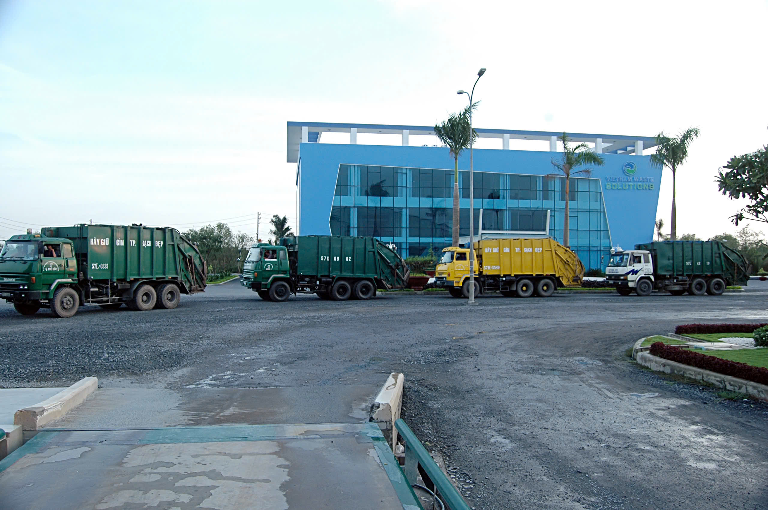 Giải quyết th&aacute;ch thức vận chuyển r&aacute;c thải - Ảnh 1.