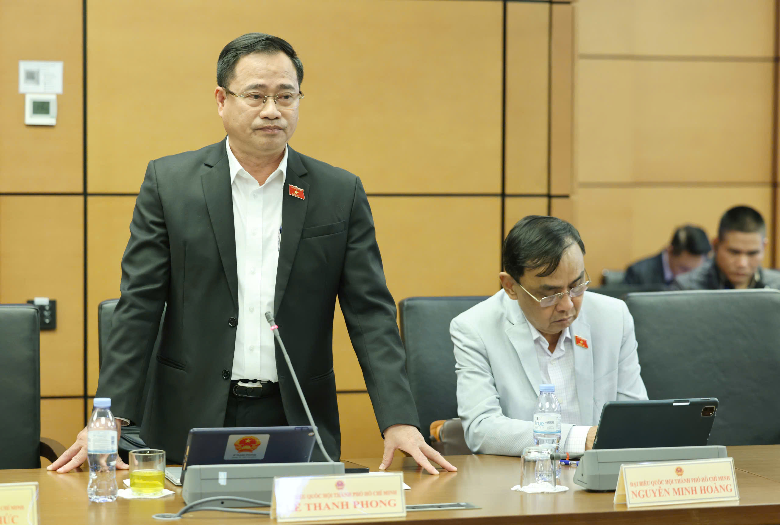 Đại biểu Quốc hội đề nghị giảm tiền chuyển quyền sử dụng đất vườn sang đất ở cho người dân - Ảnh 1.