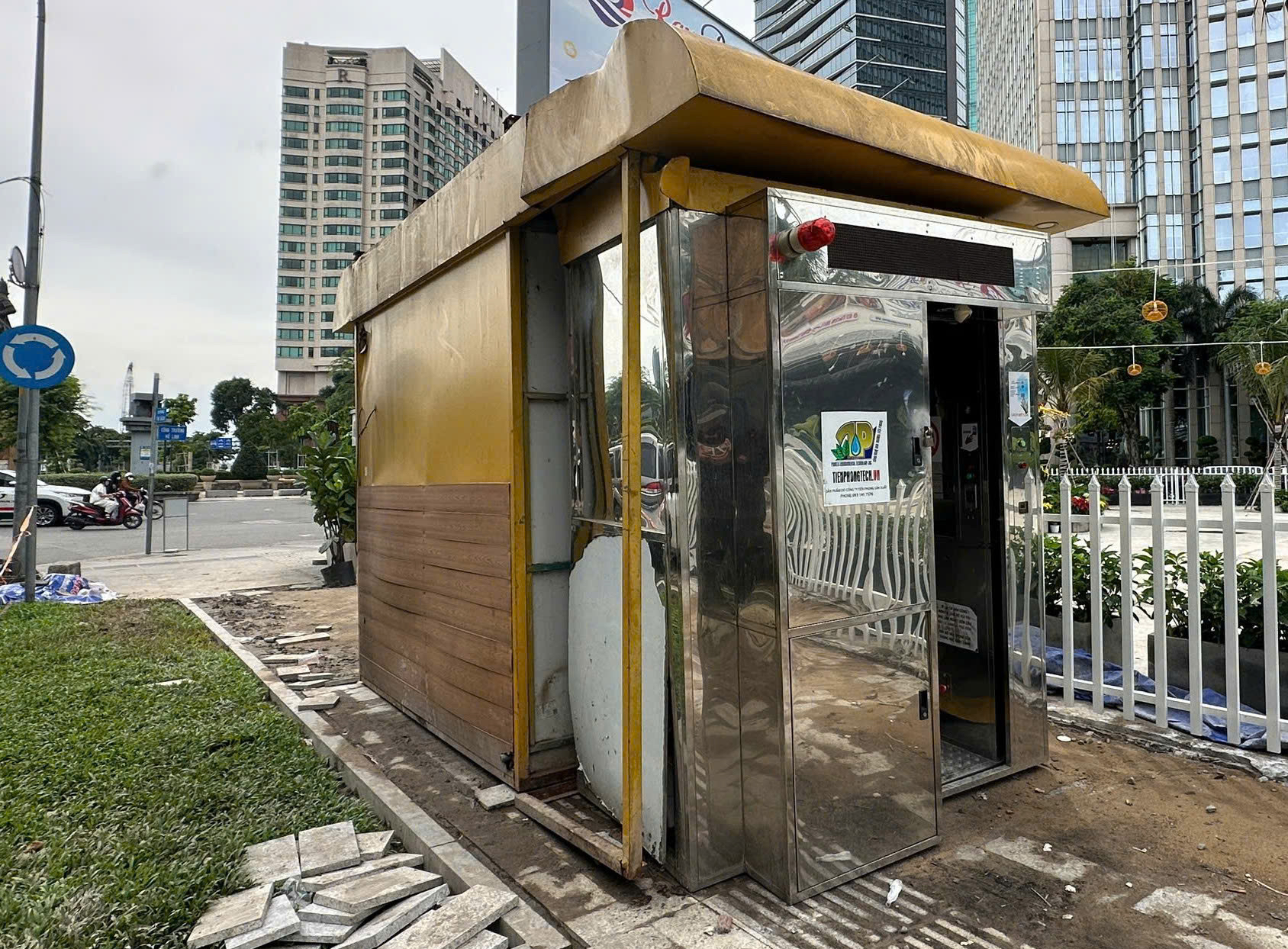 Tiếp tục l&agrave;m r&otilde; nh&agrave; vệ sinh c&ocirc;ng cộng ở trung t&acirc;m TP HCM "mất rồi trở lại" - Ảnh 1.