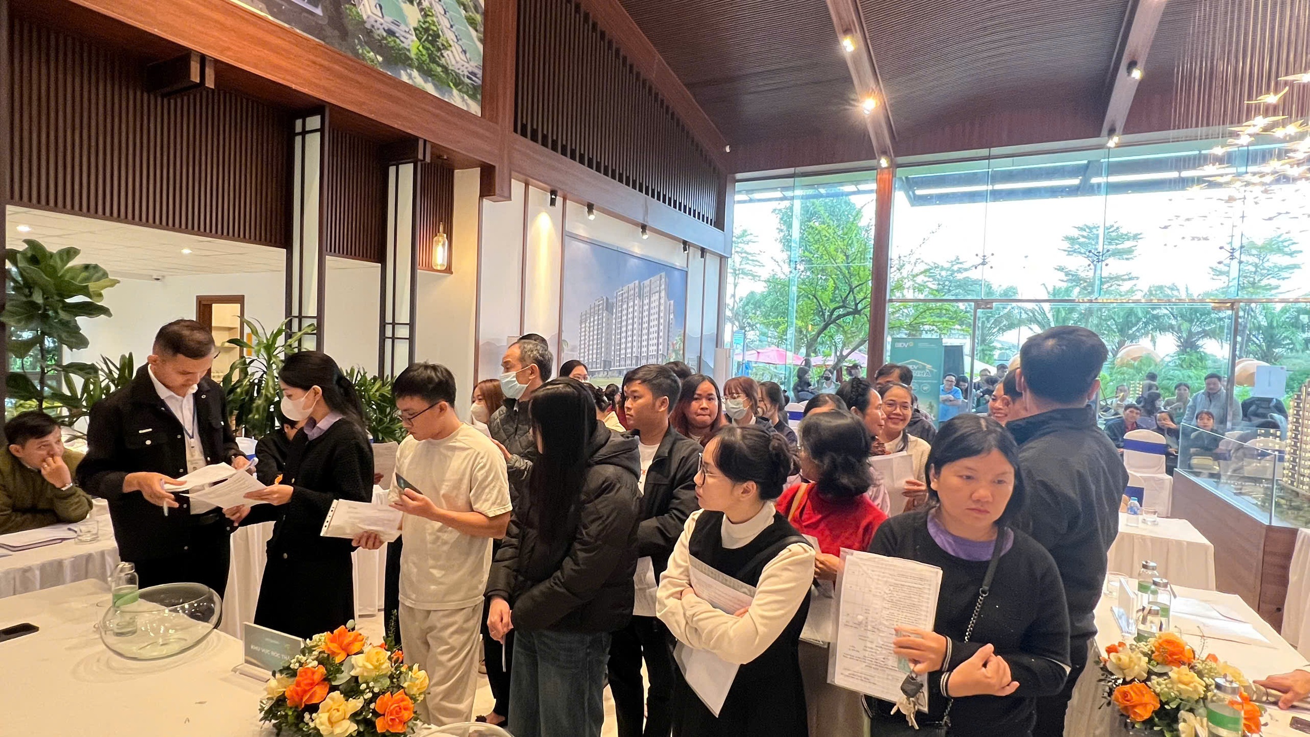 Công an chứng kiến lễ bốc thăm mua nhà ở xã hội ở khu đô thị hiện đại bậc nhất Huế - Ảnh 1.