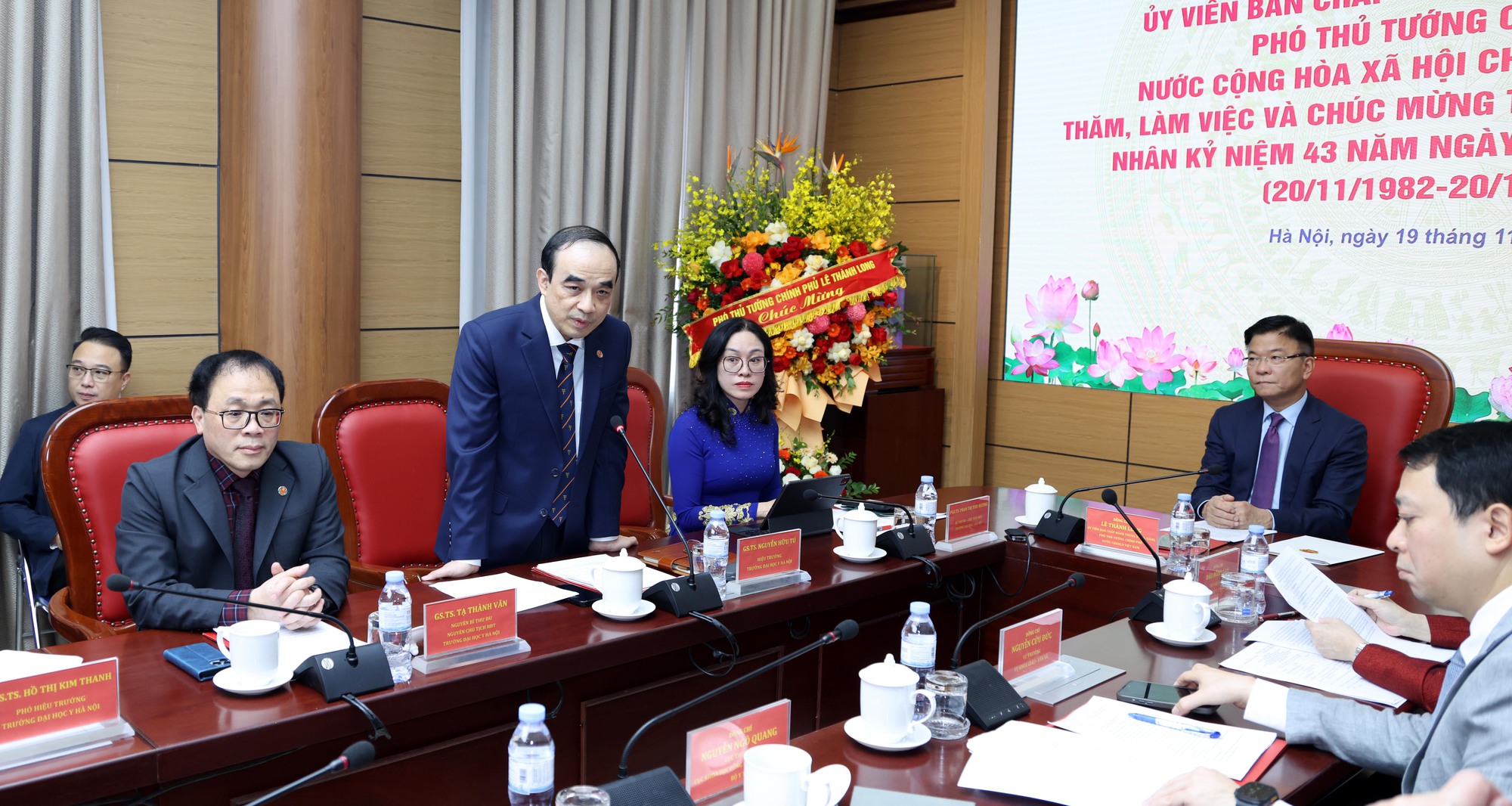 Hiệu trưởng Đại học Y H&agrave; Nội kiến nghị hỗ trợ học ph&iacute; b&aacute;c sĩ nội tr&uacute; c&aacute;c ng&agrave;nh kh&oacute; tuyển - Ảnh 2.