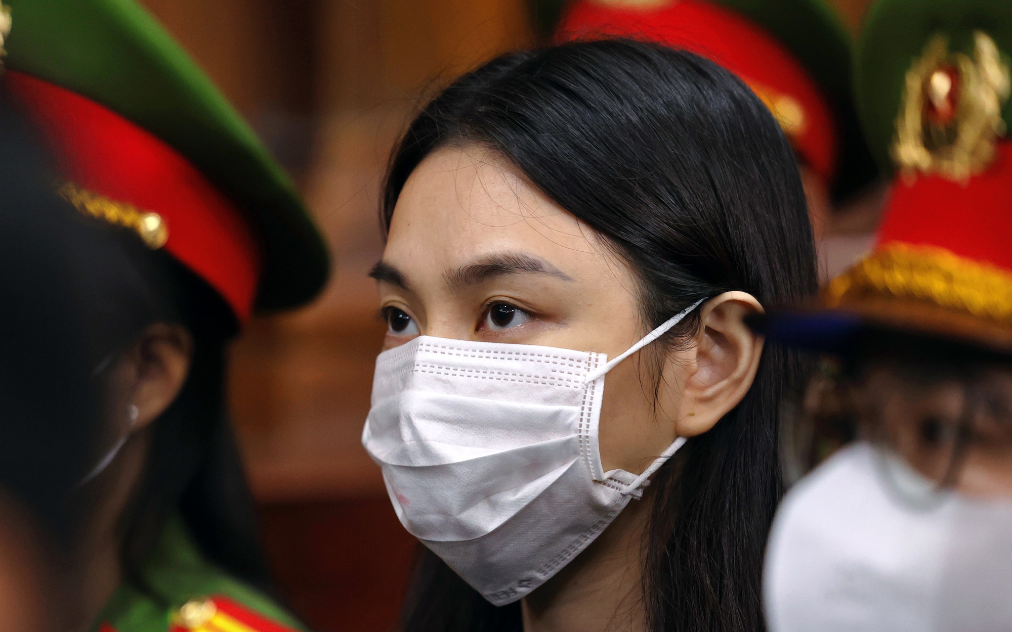 Nguyễn Thúc Thùy Tiên đồng ý để 2 luật sư bào chữa