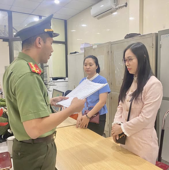 B&oacute;c trần đường d&acirc;y tổ chức trốn đi nước ng&ograve;ai tại H&agrave; Tĩnh - Ảnh 2.