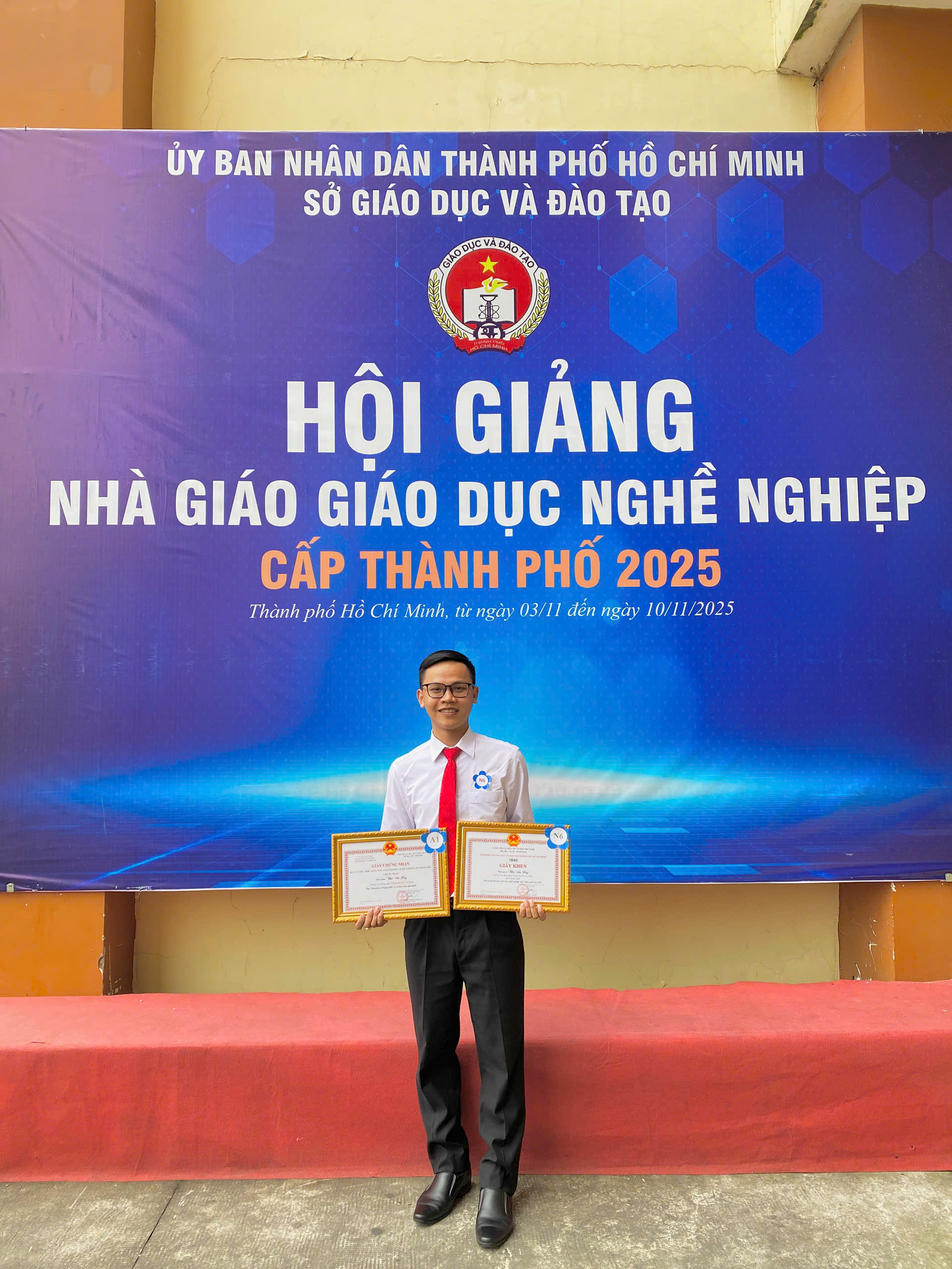 "Ông giáo" trẻ nhất trường nghề - Ảnh 4.