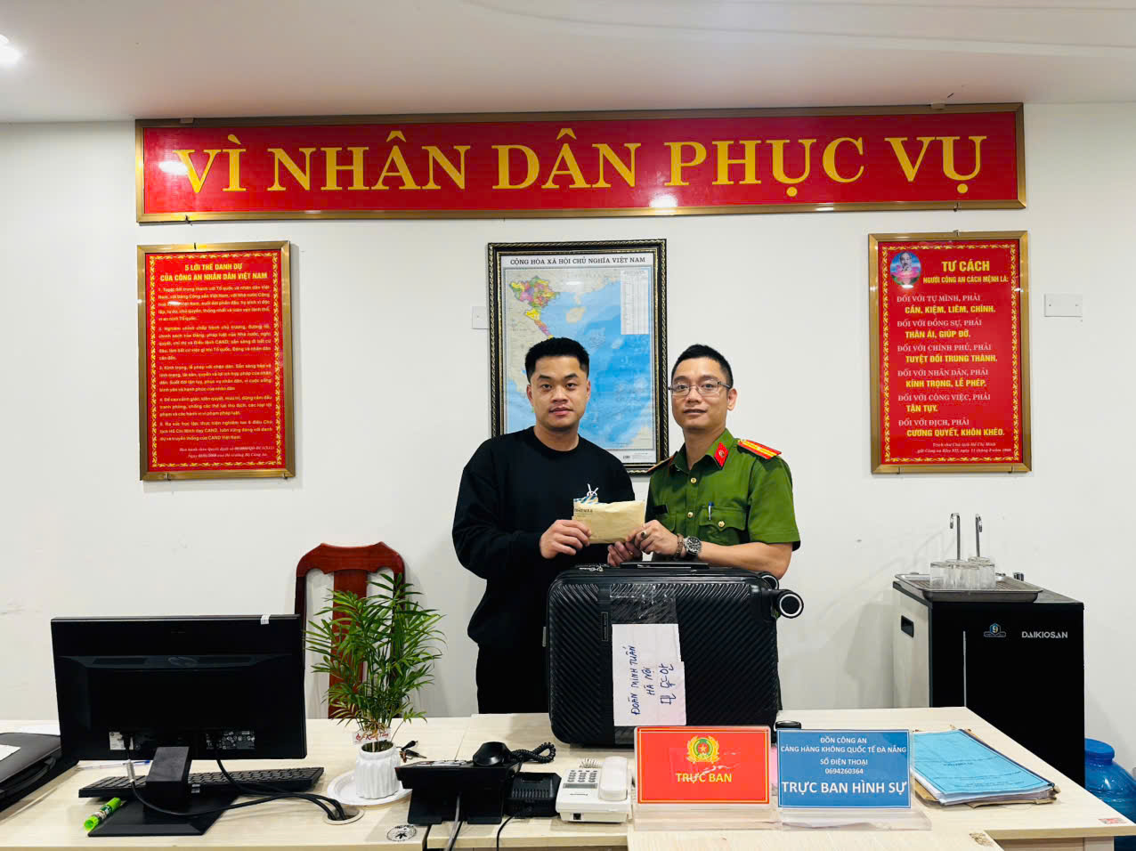 Chiếc vali thất lạc chứa 6 , 8 triệu won tại s&acirc;n bay Đ&agrave; Nẵng được t&igrave;m thấy - Ảnh 1.