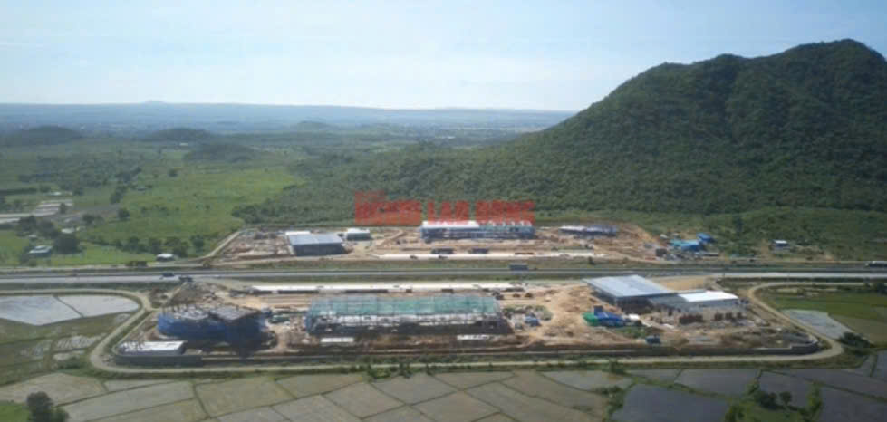 Hơn 9ha chưa b&agrave;n giao, trạm dừng nghỉ tr&ecirc;n tuyến cao tốc Vĩnh Hảo &ndash; Phan Thiết k&eacute;o d&agrave;i tiến độ - Ảnh 1.