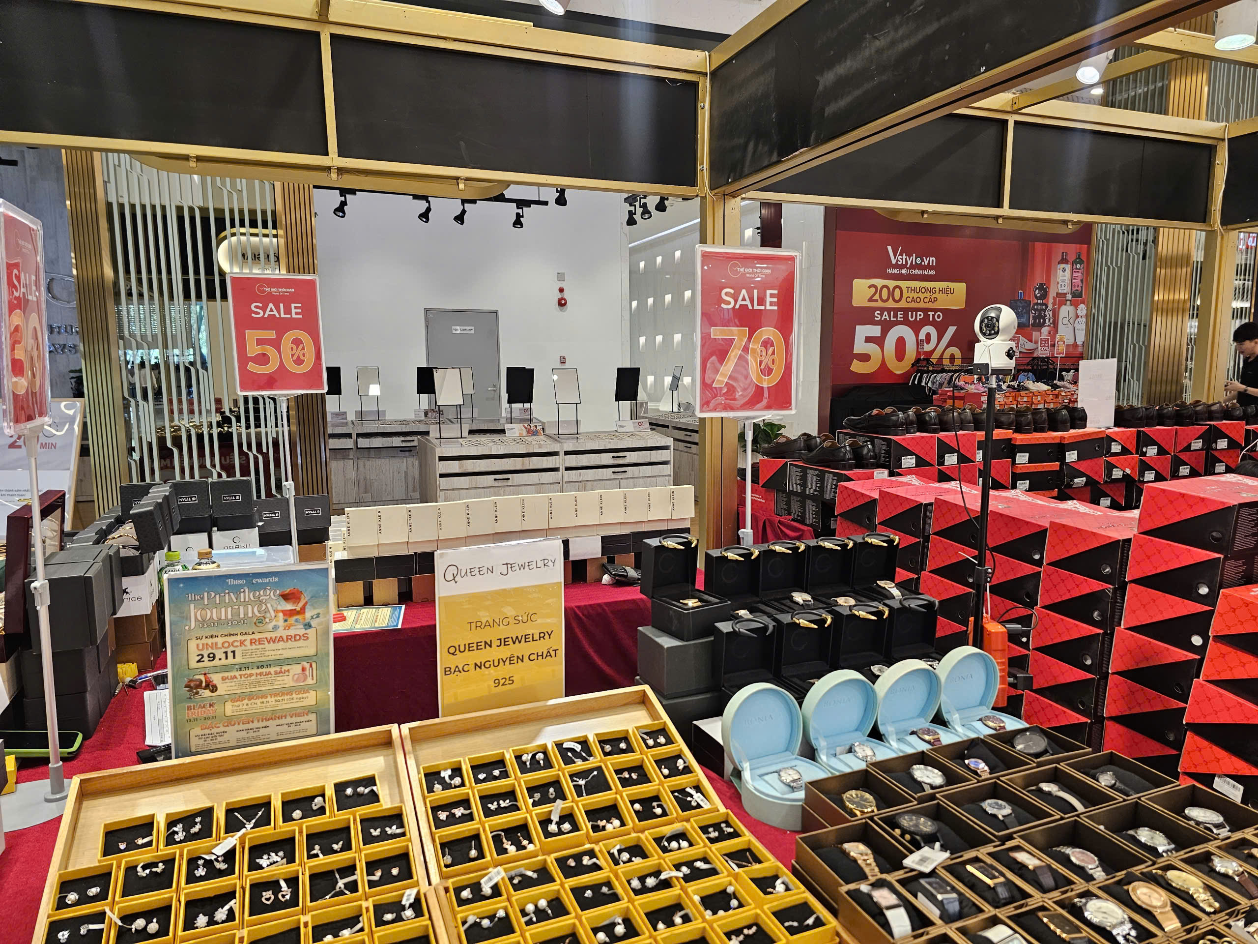 Kh&aacute;m ph&aacute; Black Friday 2025: Giảm gi&aacute; sốc từ 50 - 70 % tại TP HCM - Ảnh 4.