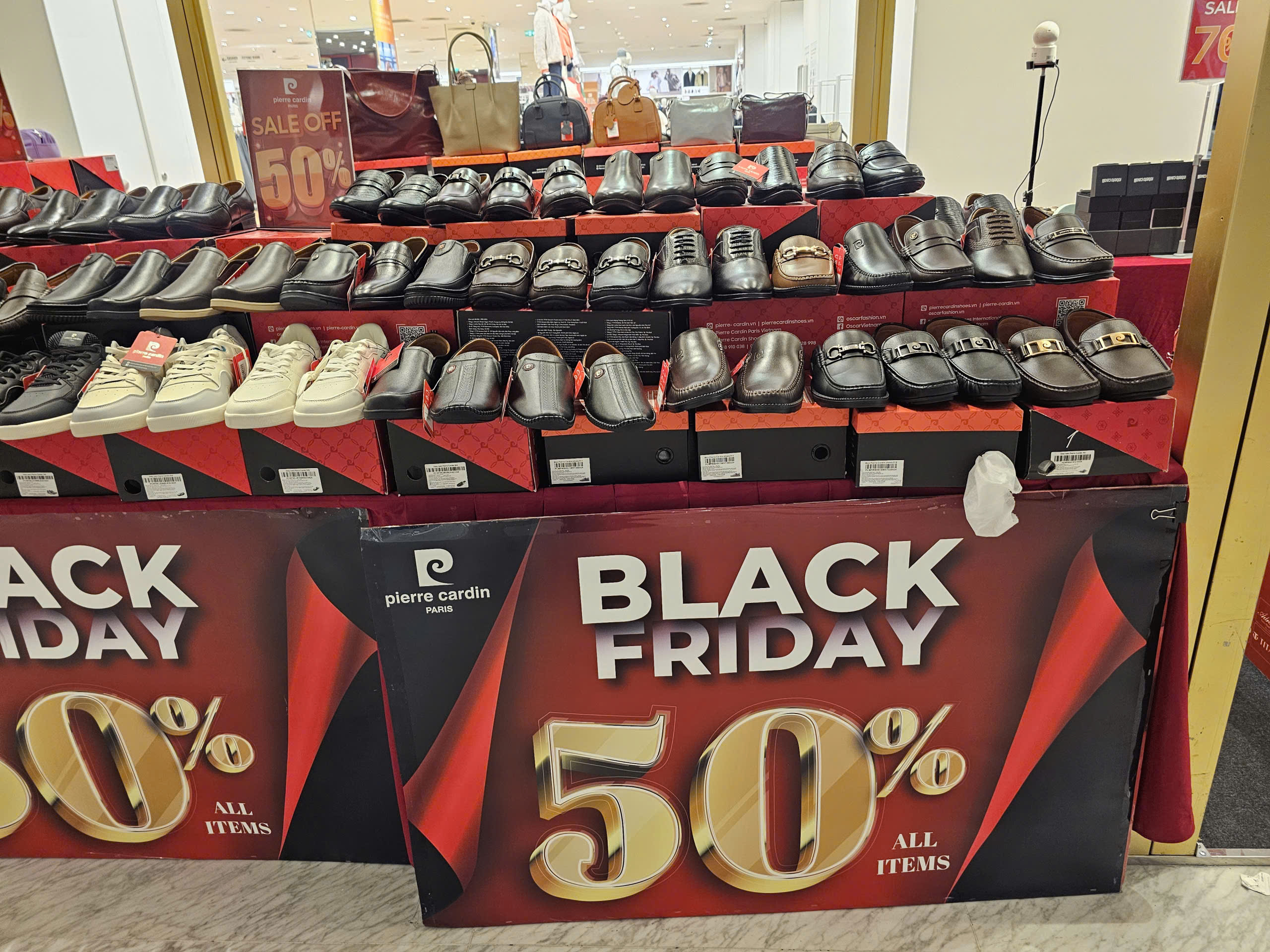 Kh&aacute;m ph&aacute; Black Friday 2025: Giảm gi&aacute; sốc từ 50 - 70 % tại TP HCM - Ảnh 3.