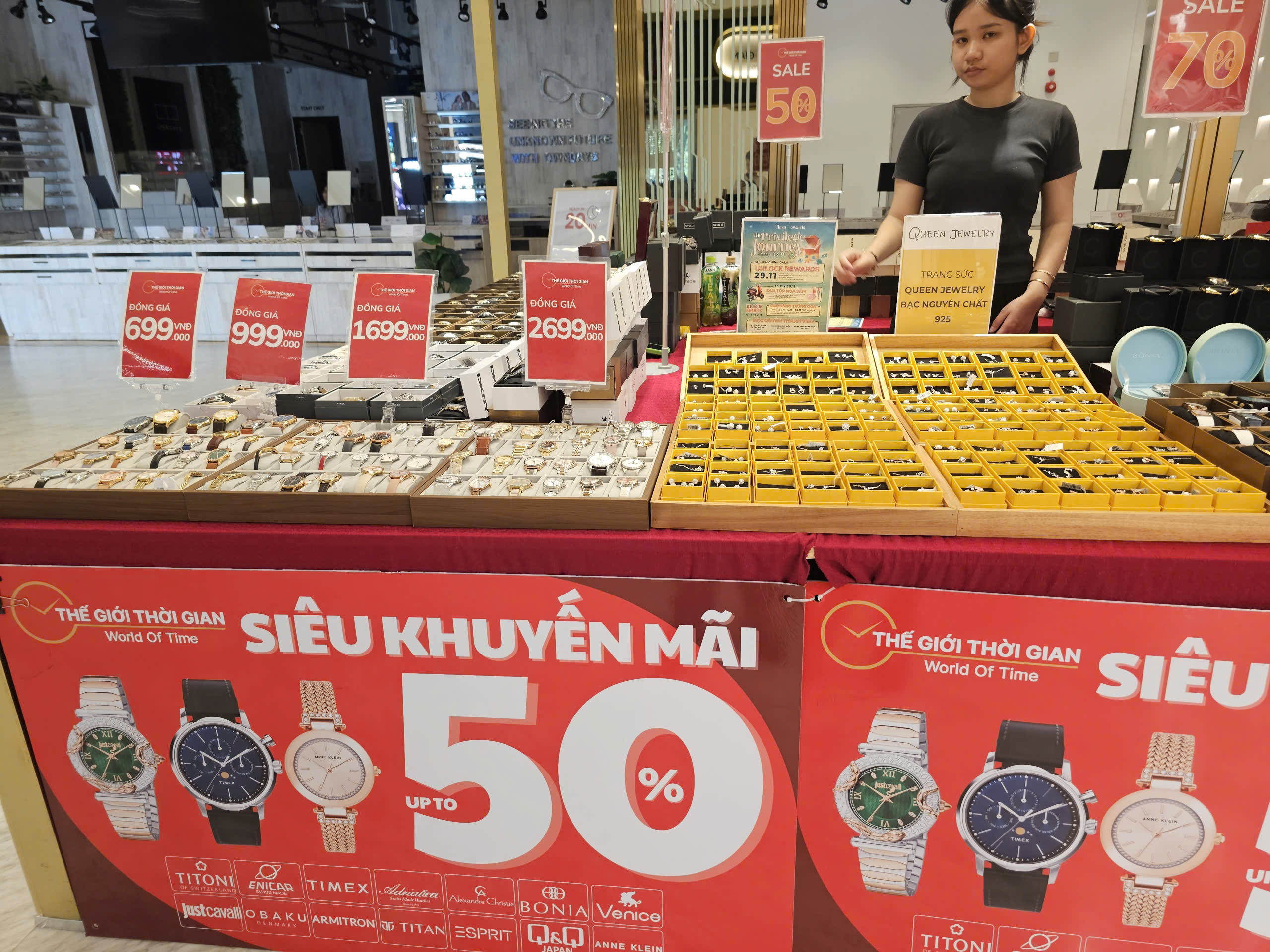 Kh&aacute;m ph&aacute; Black Friday 2025: Giảm gi&aacute; sốc từ 50 - 70 % tại TP HCM - Ảnh 2.