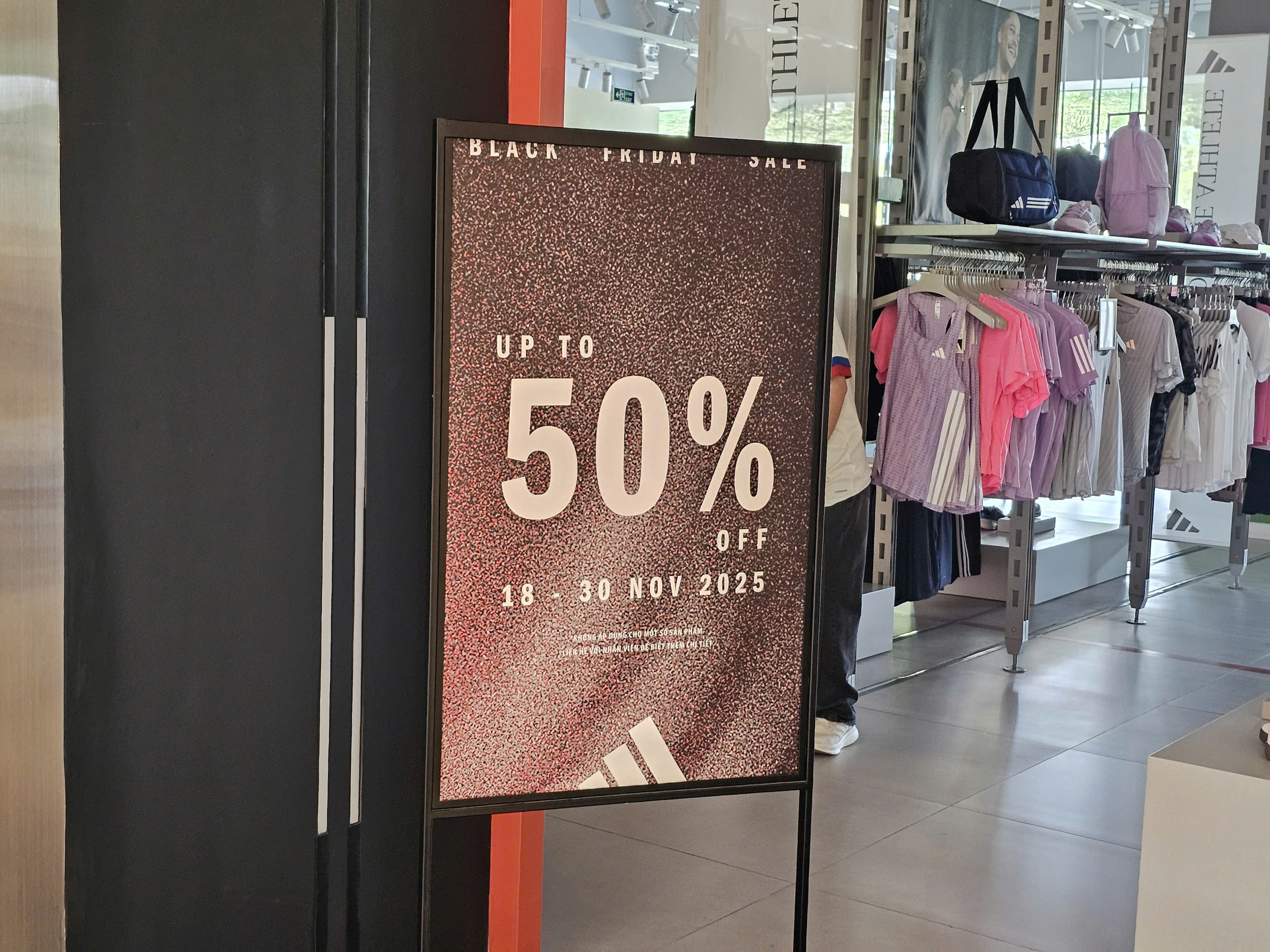 Kh&aacute;m ph&aacute; Black Friday 2025: Giảm gi&aacute; sốc từ 50 - 70 % tại TP HCM - Ảnh 7.