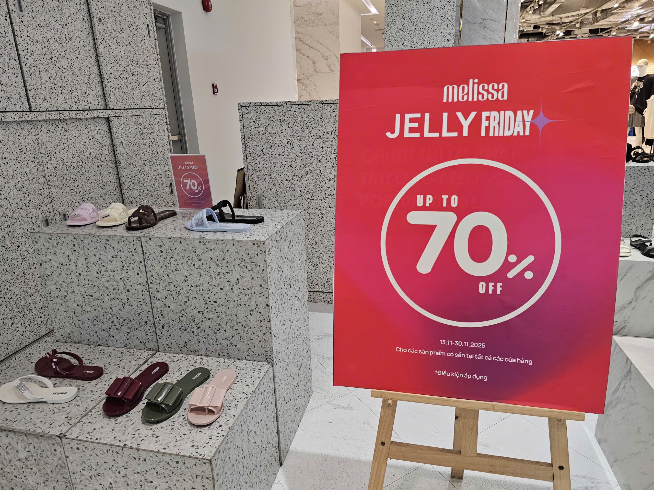 Kh&aacute;m ph&aacute; Black Friday 2025: Giảm gi&aacute; sốc từ 50 - 70 % tại TP HCM - Ảnh 10.