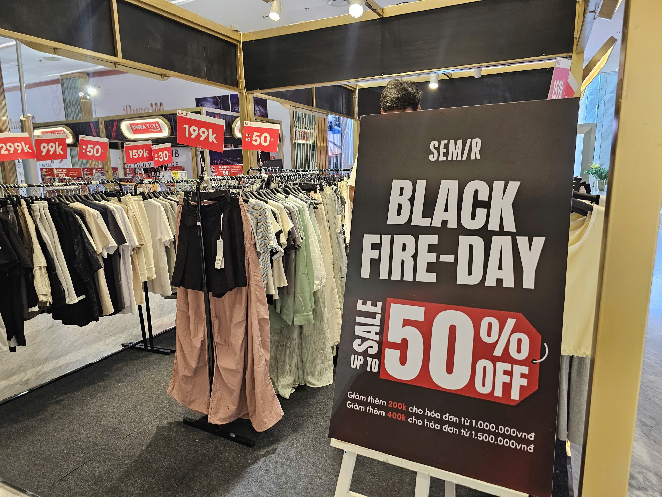 Kh&aacute;m ph&aacute; Black Friday 2025: Giảm gi&aacute; sốc từ 50 - 70 % tại TP HCM - Ảnh 6.