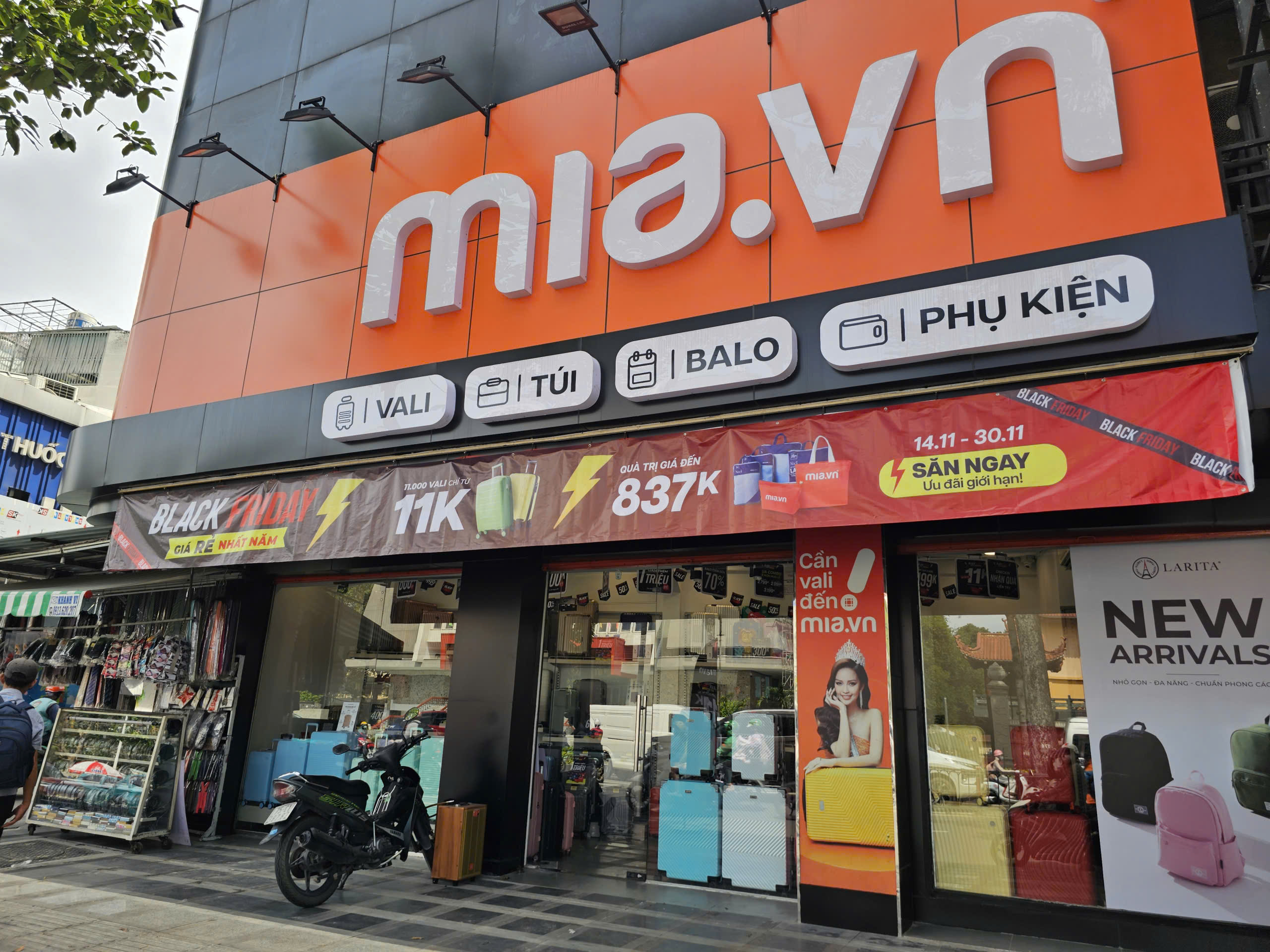 Kh&aacute;m ph&aacute; Black Friday 2025: Giảm gi&aacute; sốc từ 50 - 70 % tại TP HCM - Ảnh 16.