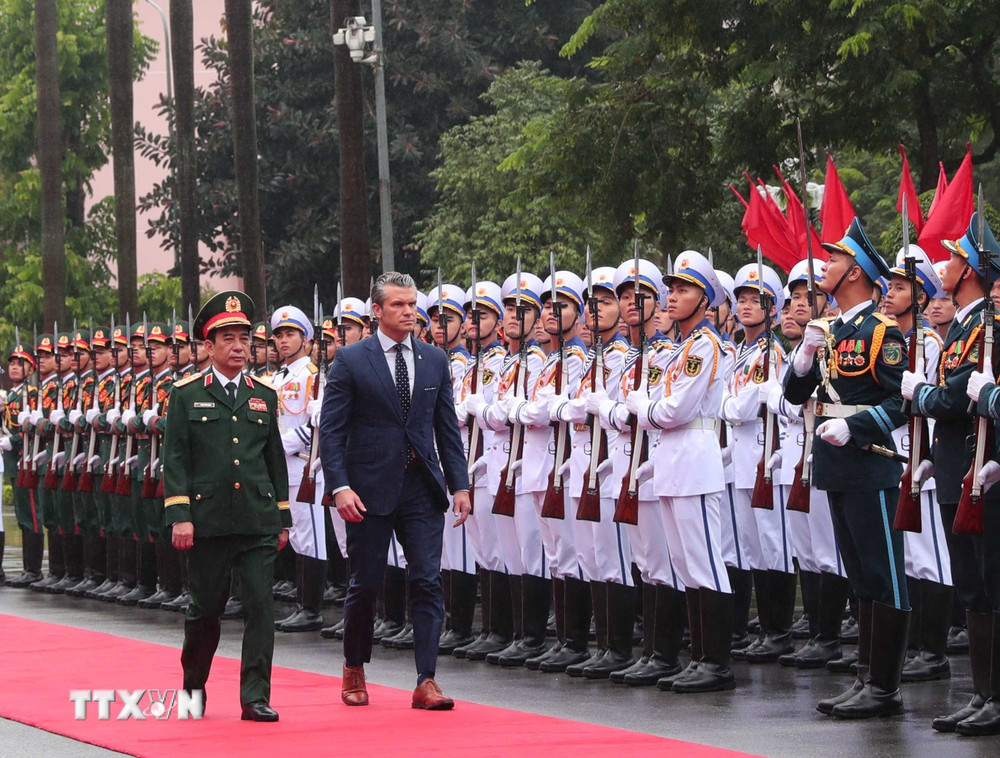 Bộ trưởng Phan Văn Giang hội đ&agrave;m với Bộ trưởng Bộ Chiến tranh Mỹ Pete Hegseth - Ảnh 2.