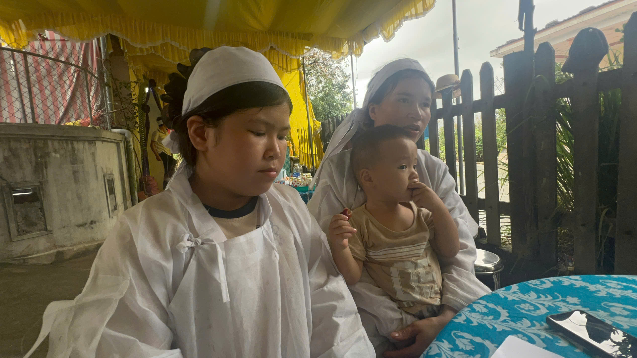 Chương trình "Trái tim miền Trung" hỗ trợ các gia đình nạn nhân lũ lụt ở Huế - Ảnh 5.
