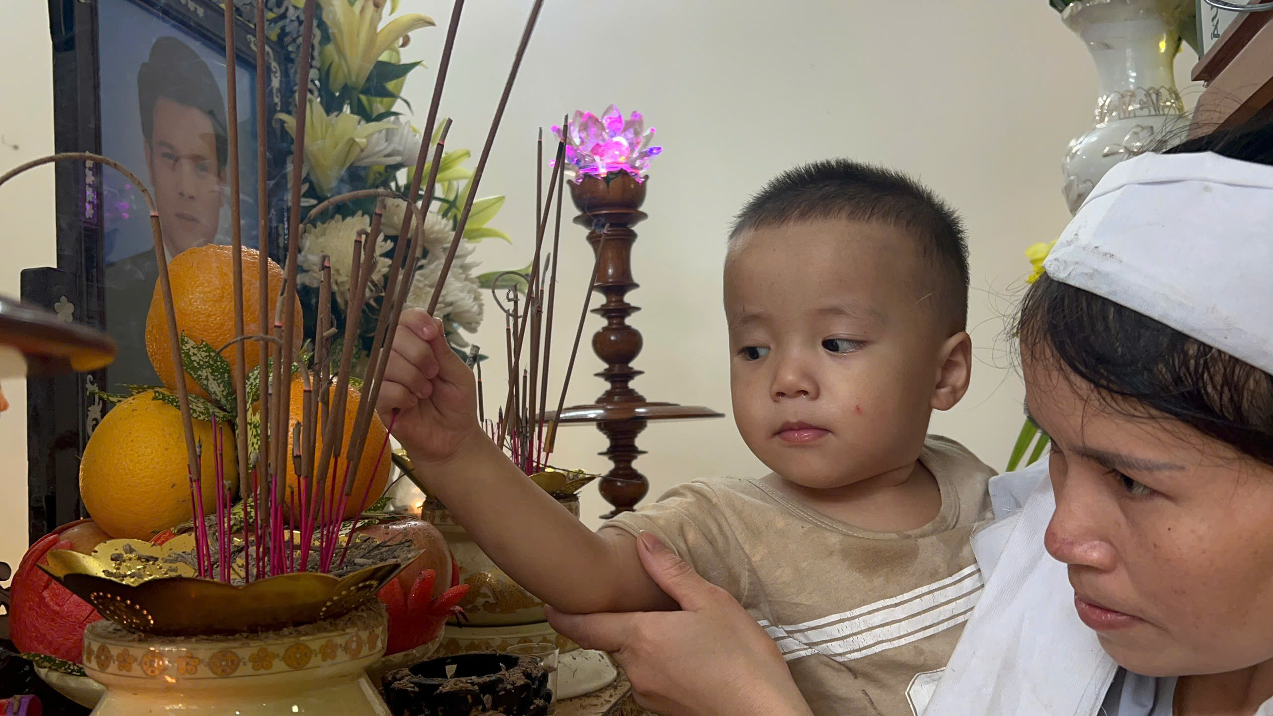 Chương trình "Trái tim miền Trung" hỗ trợ các gia đình nạn nhân lũ lụt ở Huế - Ảnh 4.