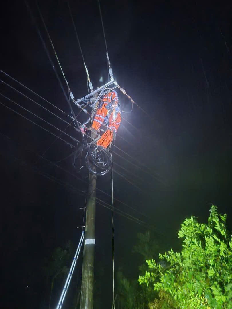 Thượng nguồn Đà Nẵng mưa lớn, nguy cơ lũ chồng lụt - Ảnh 10.