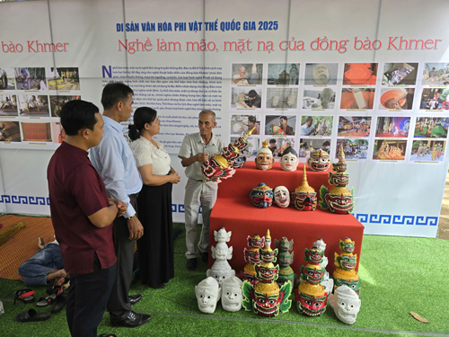 Ph&aacute;t huy gi&aacute; trị nghề l&agrave;m mũ, mặt nạ của người Khmer Tr&agrave; Vinh - Ảnh 1.