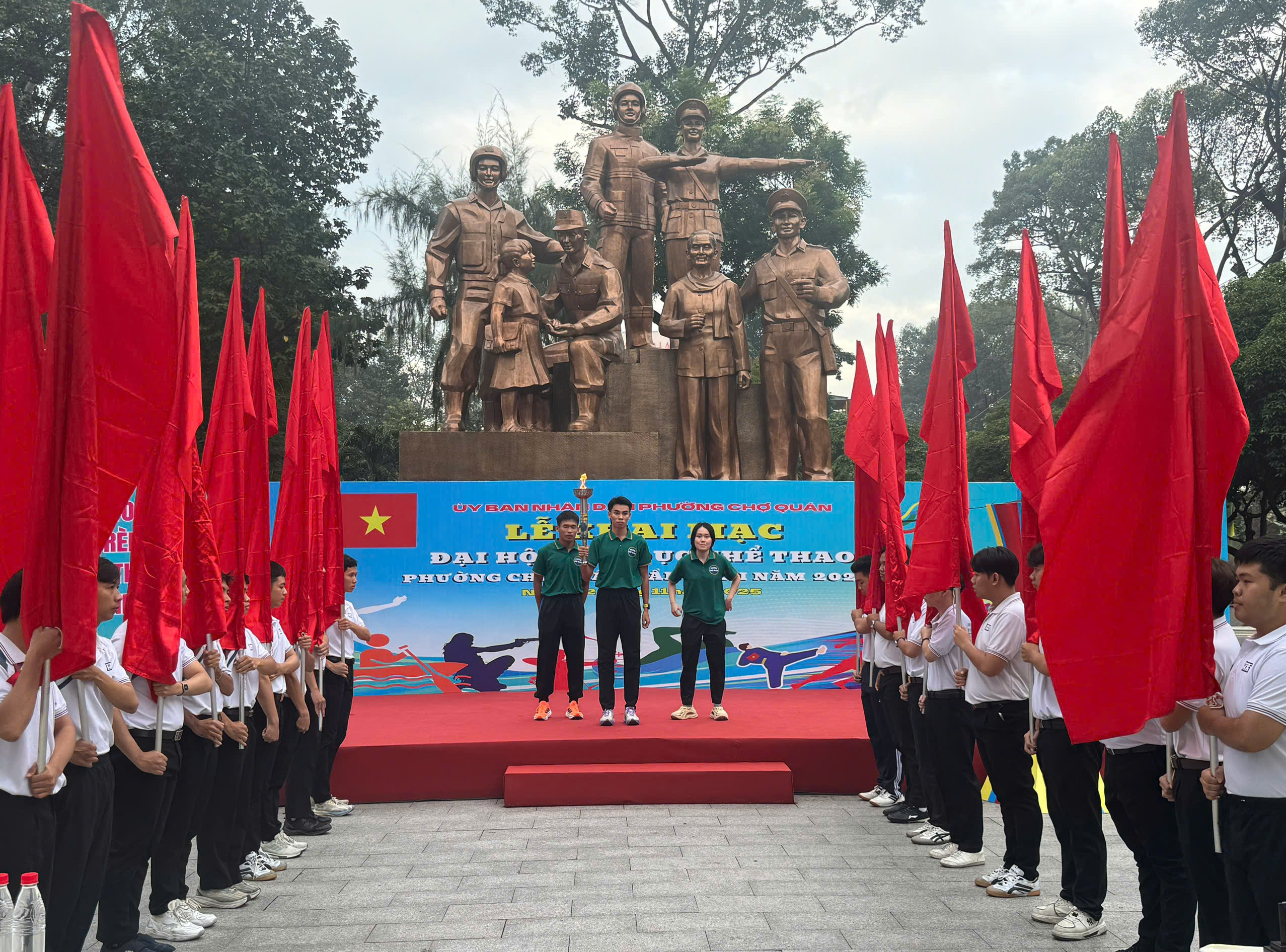 850 VĐV tranh tài tại Đại hội Thể dục thể thao phường Chợ Quán - Ảnh 2.