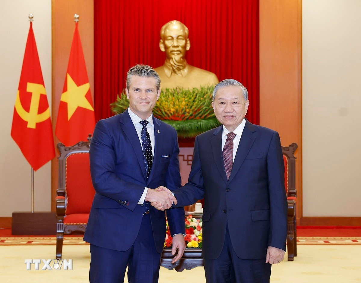 Tổng Bí thư Tô Lâm tiếp Bộ trưởng Bộ Chiến tranh Mỹ Pete Hegseth - Ảnh 1.