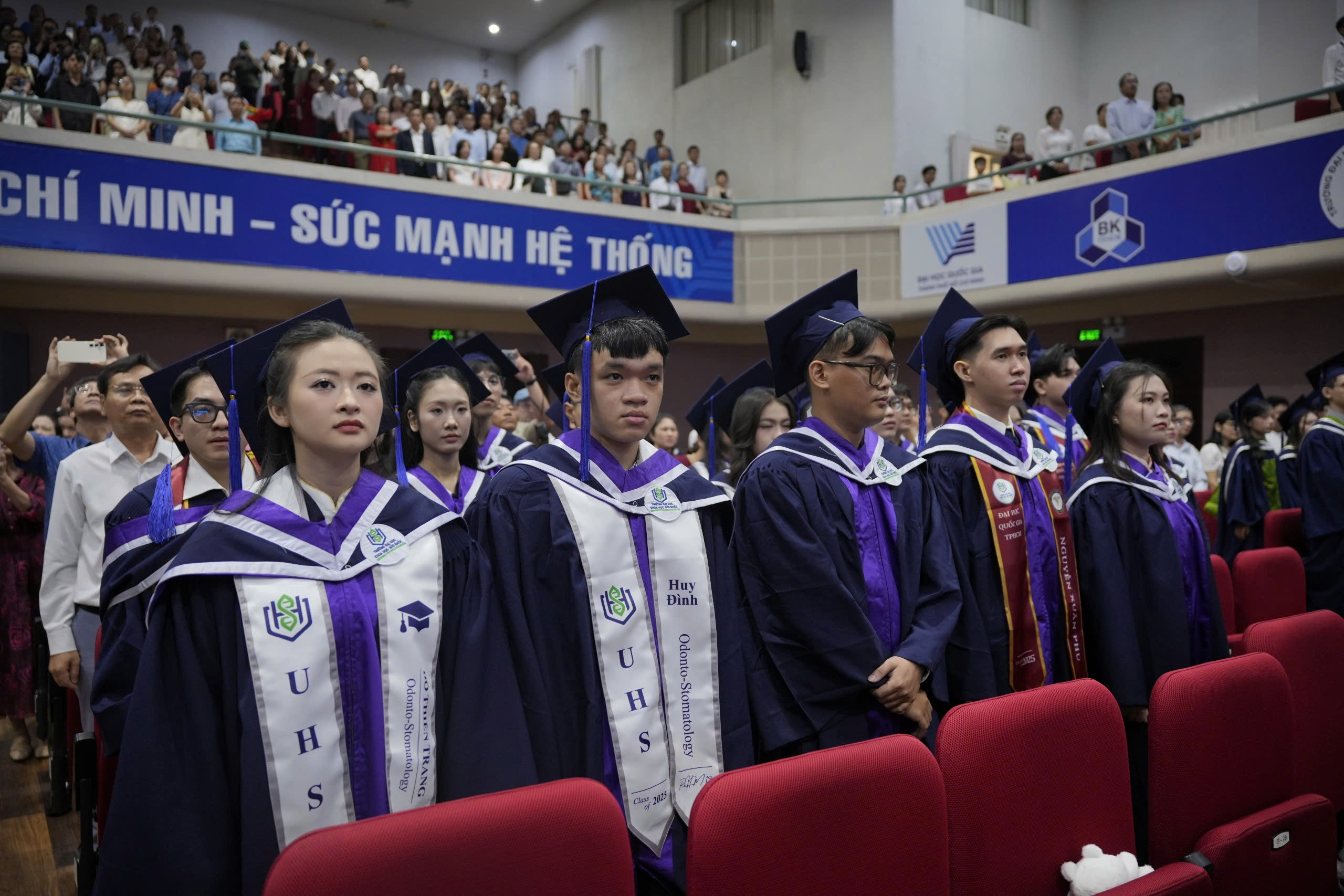 46 sinh vi&ecirc;n đầu ti&ecirc;n nhận bằng b&aacute;c sĩ Răng H&agrave;m Mặt - Ảnh 2.