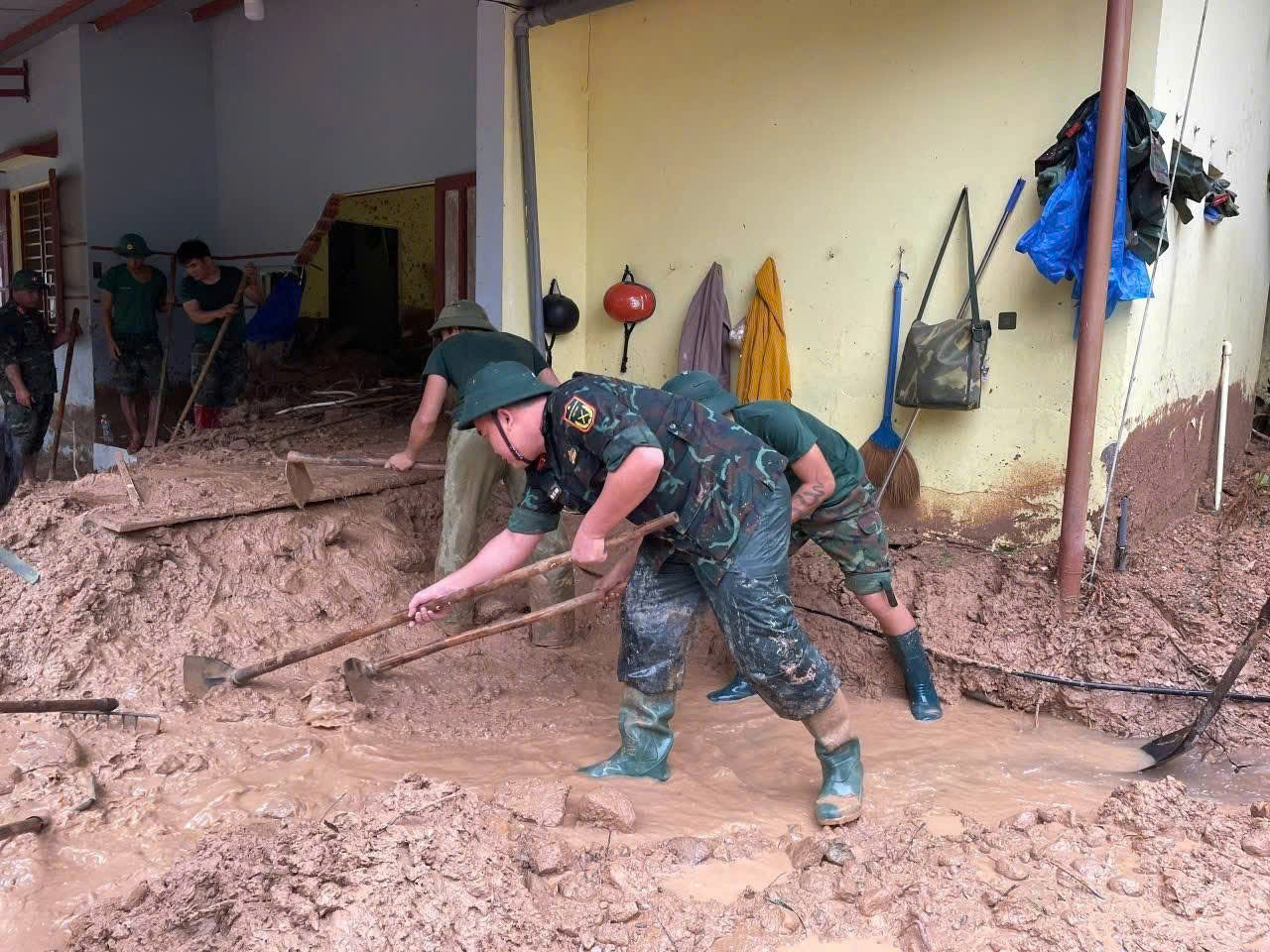 Thượng nguồn Đà Nẵng mưa lớn, nguy cơ lũ chồng lụt - Ảnh 5.
