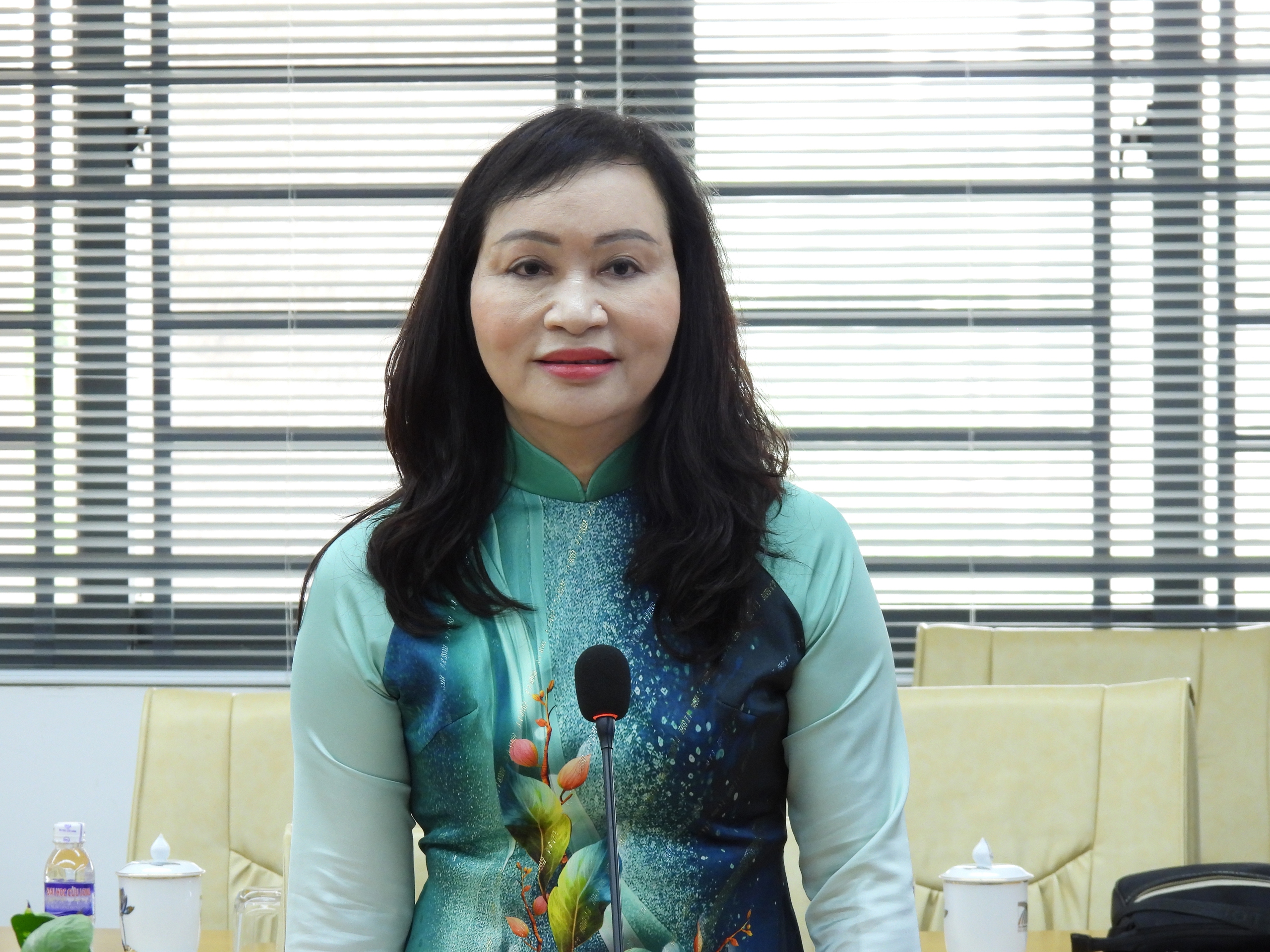 L&atilde;nh đạo tỉnh Vĩnh Long ch&uacute;c mừng Trường ĐH Cửu Long nh&acirc;n Ng&agrave;y Nh&agrave; gi&aacute;o Việt Nam - Ảnh 1.