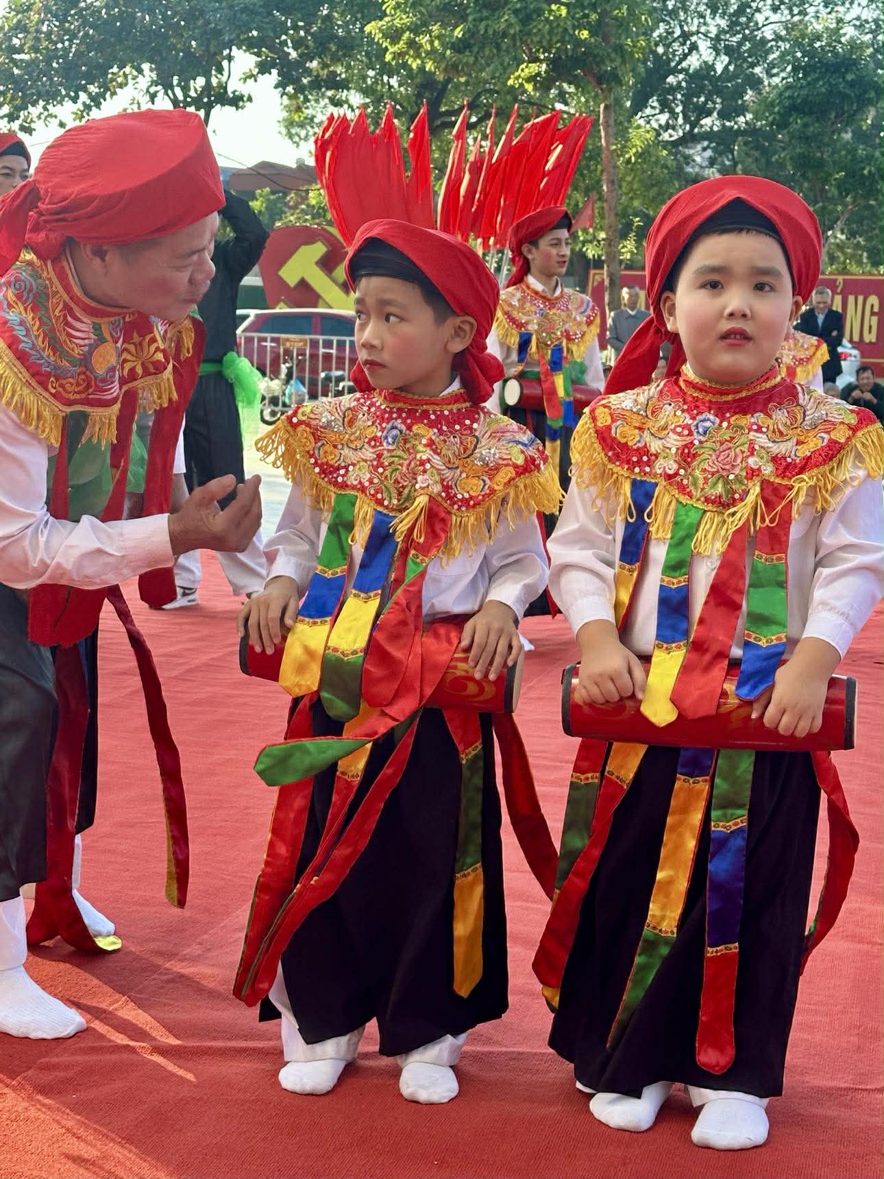 Lễ diễu h&agrave;nh nghệ thuật đường phố Ninh B&igrave;nh - dấu ấn đẹp tại Festival s&acirc;n khấu thử nghiệm - Ảnh 4.
