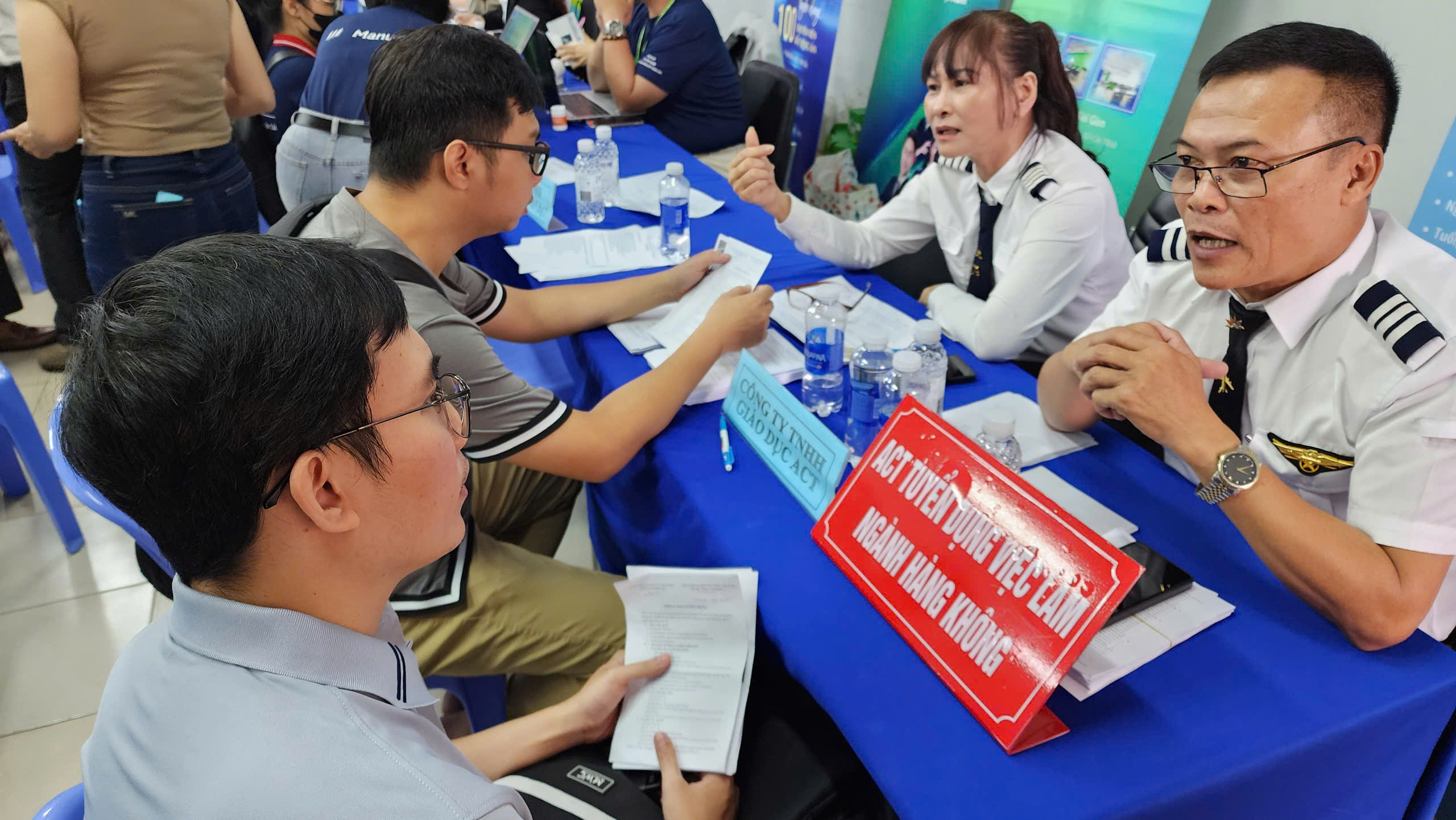 TPHCM: Nhiều doanh nghiệp tuyển dụng số lượng lớn dịp cuối năm - Ảnh 2.