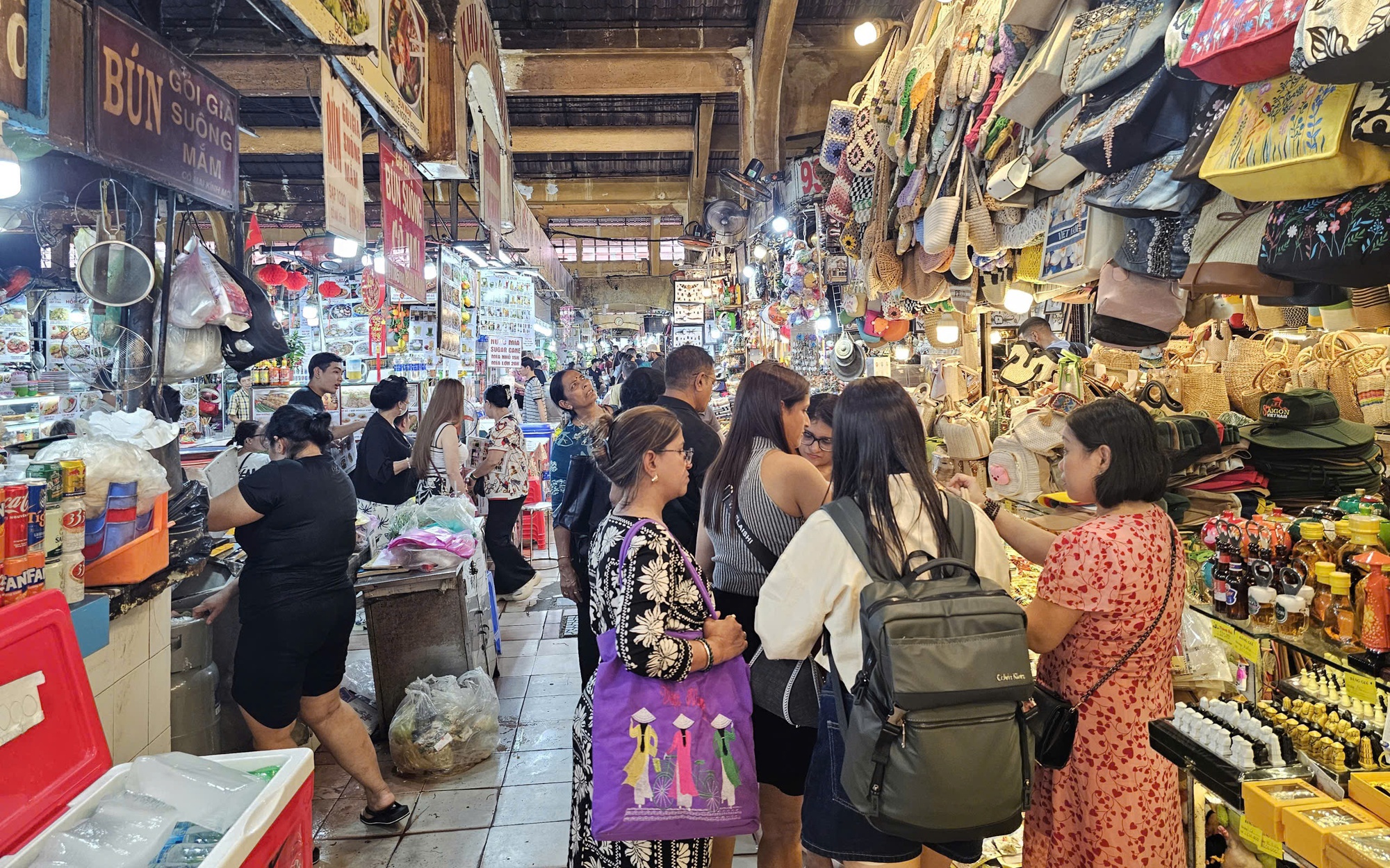 Hộ kinh doanh chật vật chuyển đổi thuế (*): Nhiều cơ quan vào cuộc hỗ trợ