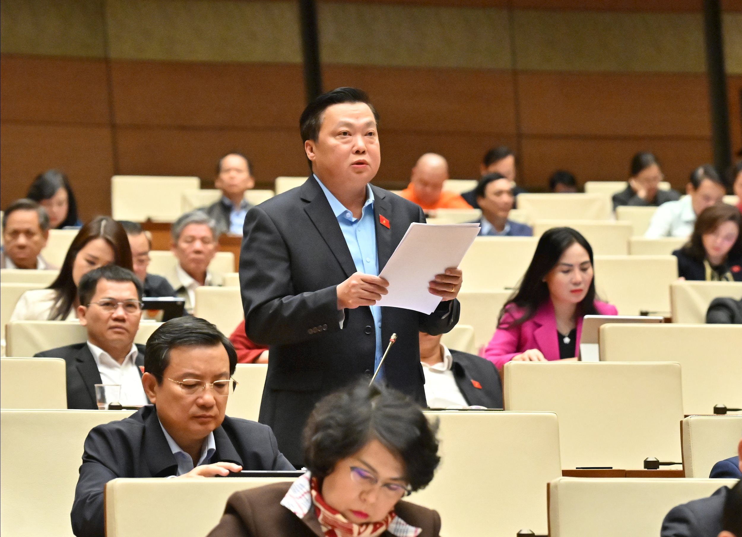 Đại biểu Quốc hội nhấn mạnh Vai trò người thầy và yêu cầu xã hội đối với họ - Ảnh 3.