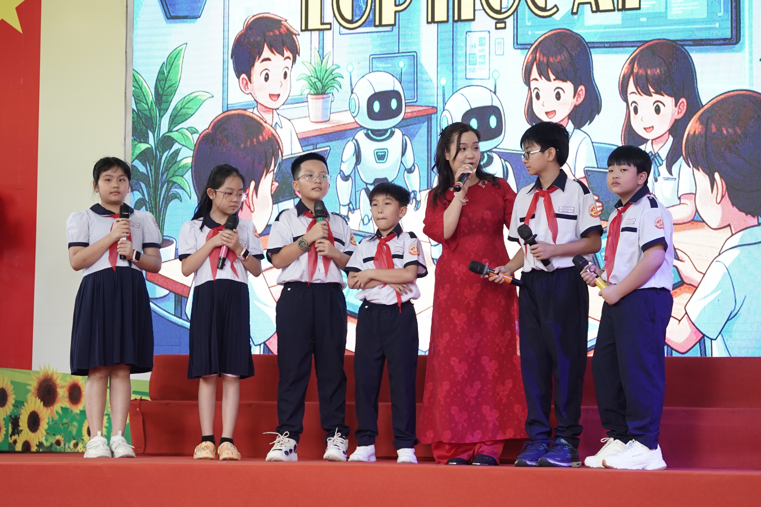 Rạng ngời ánh mắt cô, trò ngày Nhà giáo Việt Nam - Ảnh 6.