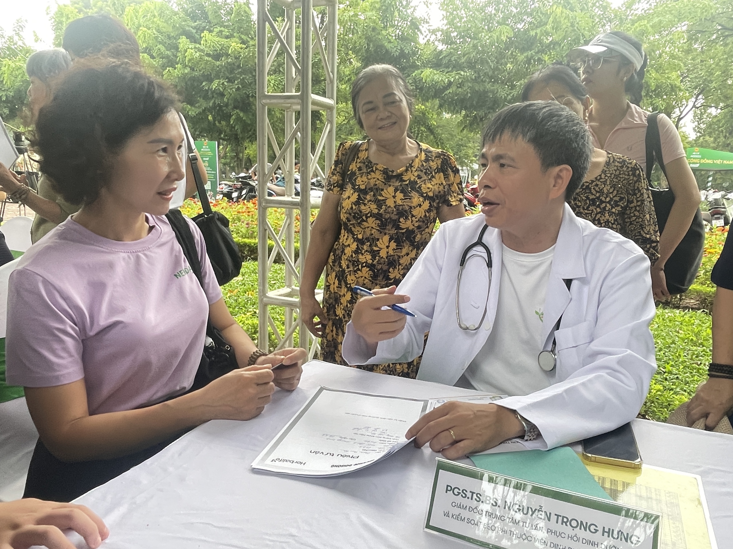 Bỏ cơm, ăn nhiều thịt, chuy&ecirc;n gia dinh dưỡng n&oacute;i g&igrave;? - Ảnh 1.