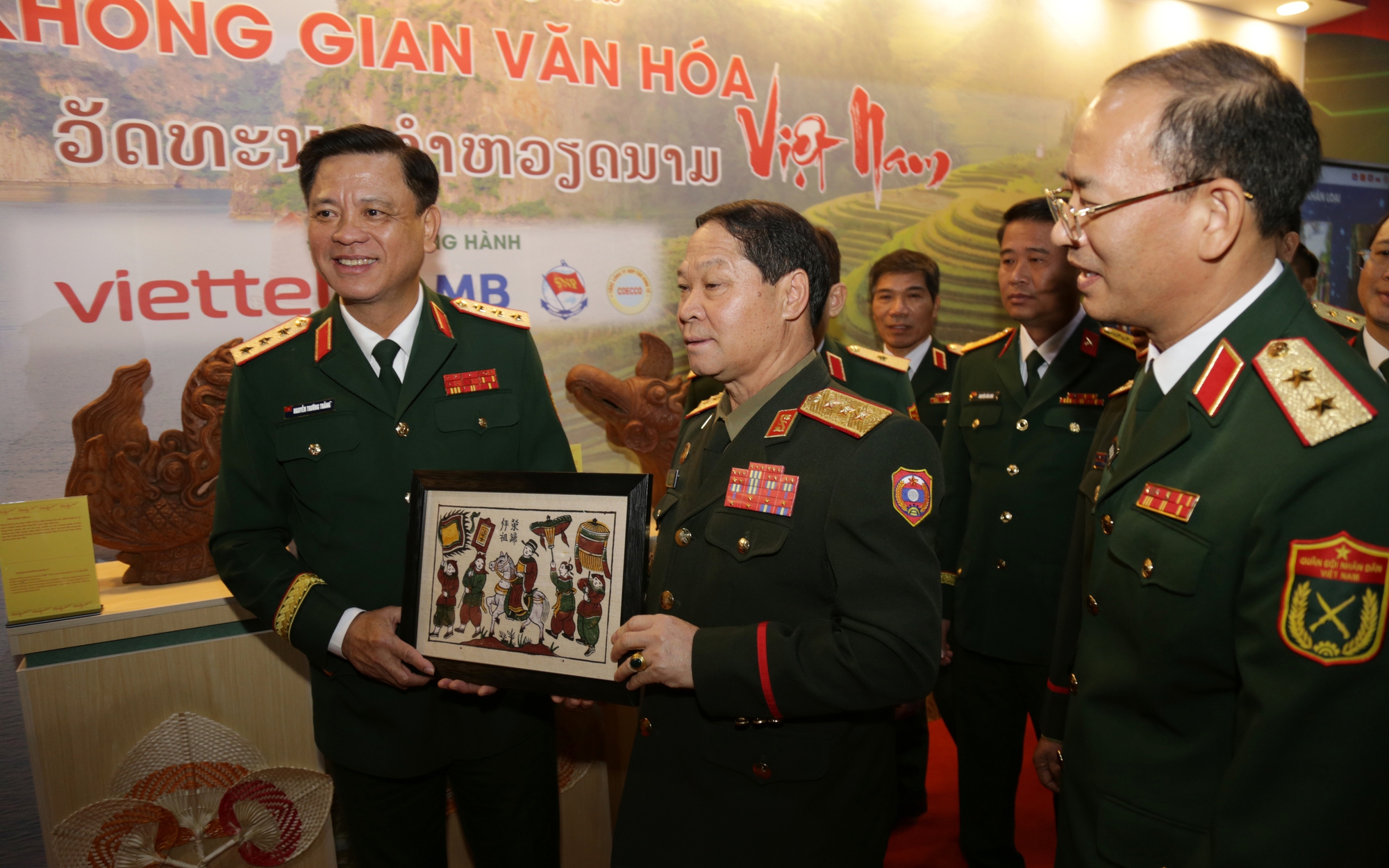 Khai mạc hội chợ Việt Nam - Lào 2025: Thắt chặt hữu nghị, mở rộng hợp tác