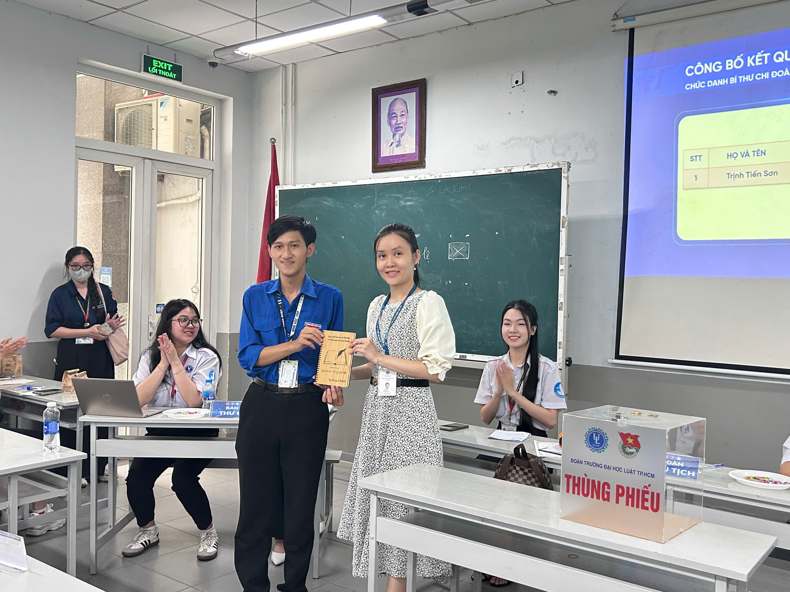 Lời cảm ơn x&uacute;c động của ch&agrave;ng sinh vi&ecirc;n khuyết tật trong ng&agrave;y đặc biệt - Ảnh 5.